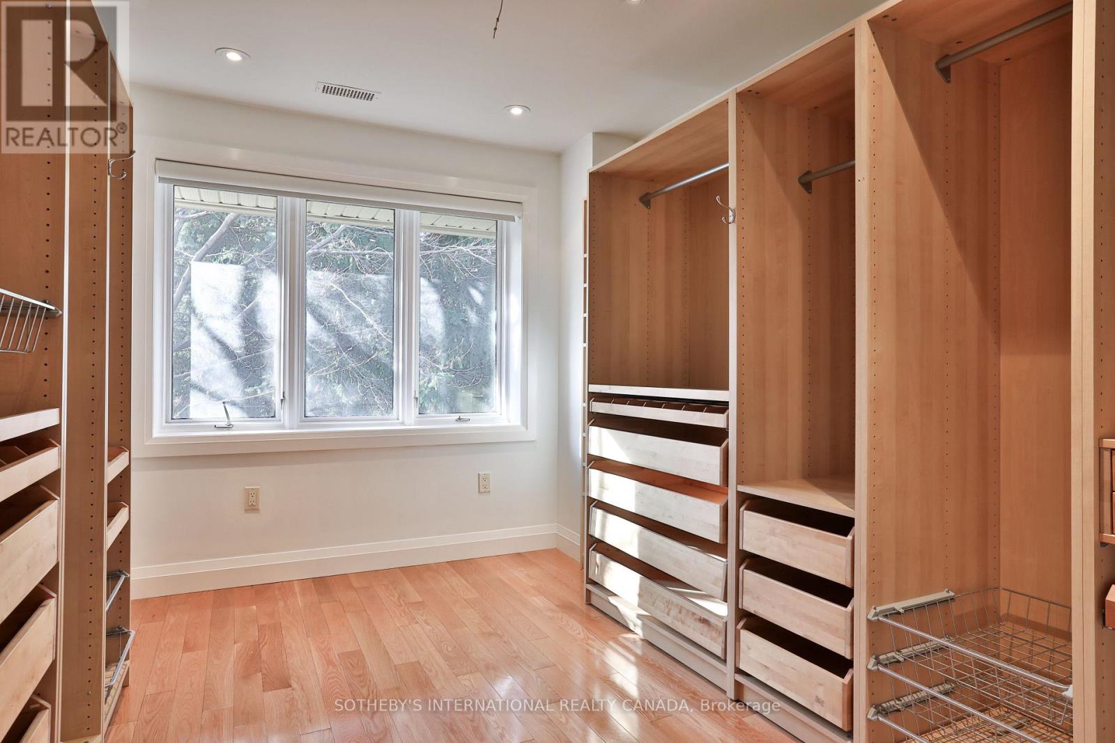 46 Sandringham Drive, Toronto, Ontario  M5M 3G3 - Photo 25 - C12678264