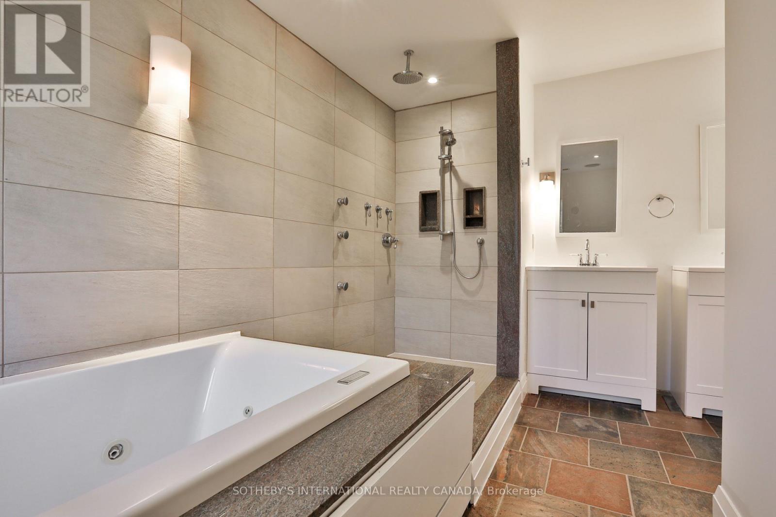 46 Sandringham Drive, Toronto, Ontario  M5M 3G3 - Photo 27 - C12678264