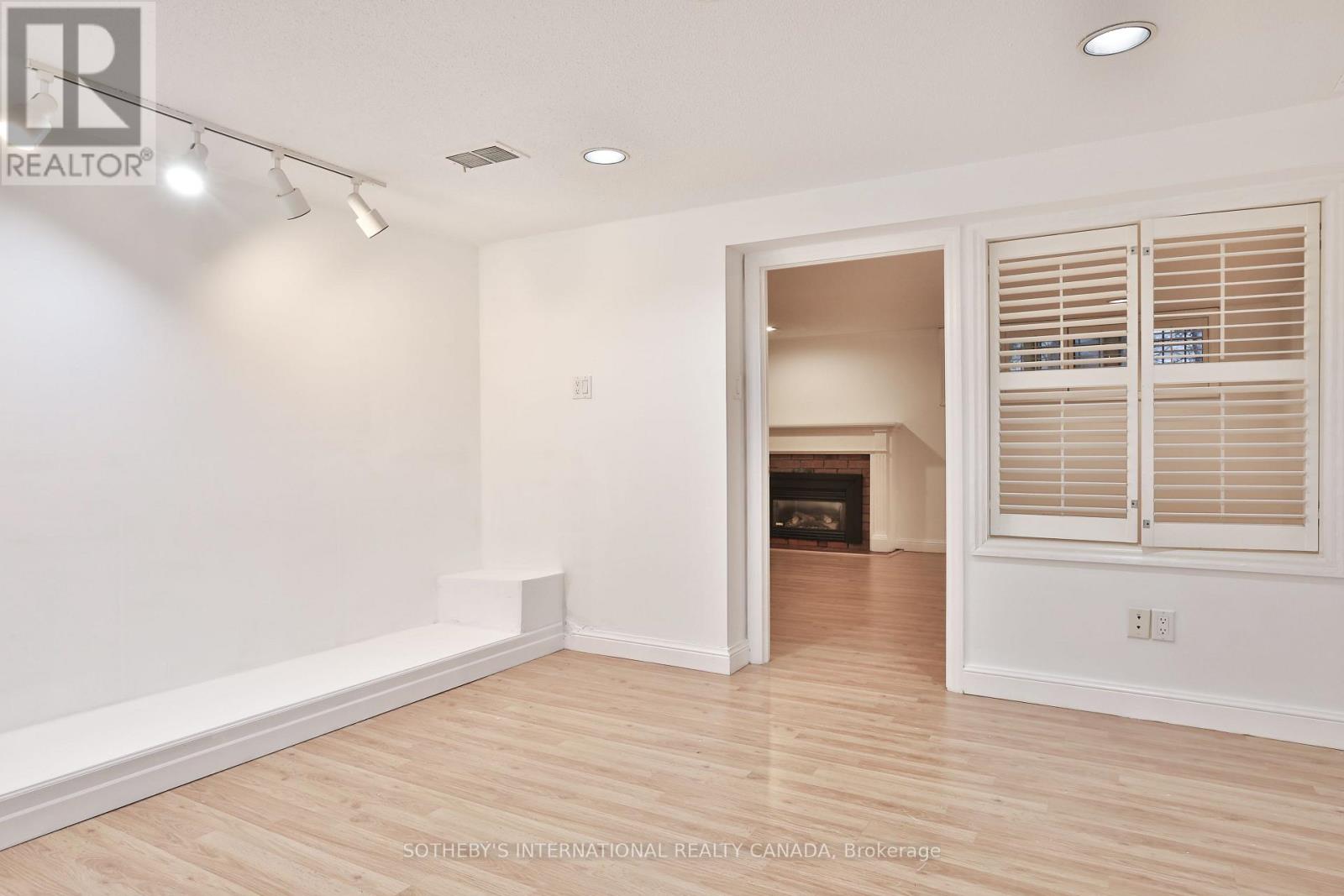 46 Sandringham Drive, Toronto, Ontario  M5M 3G3 - Photo 31 - C12678264