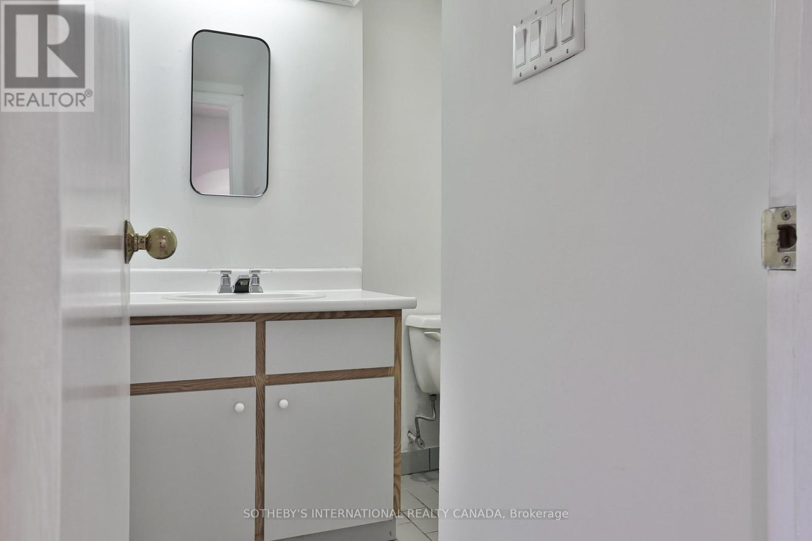 46 Sandringham Drive, Toronto, Ontario  M5M 3G3 - Photo 34 - C12678264