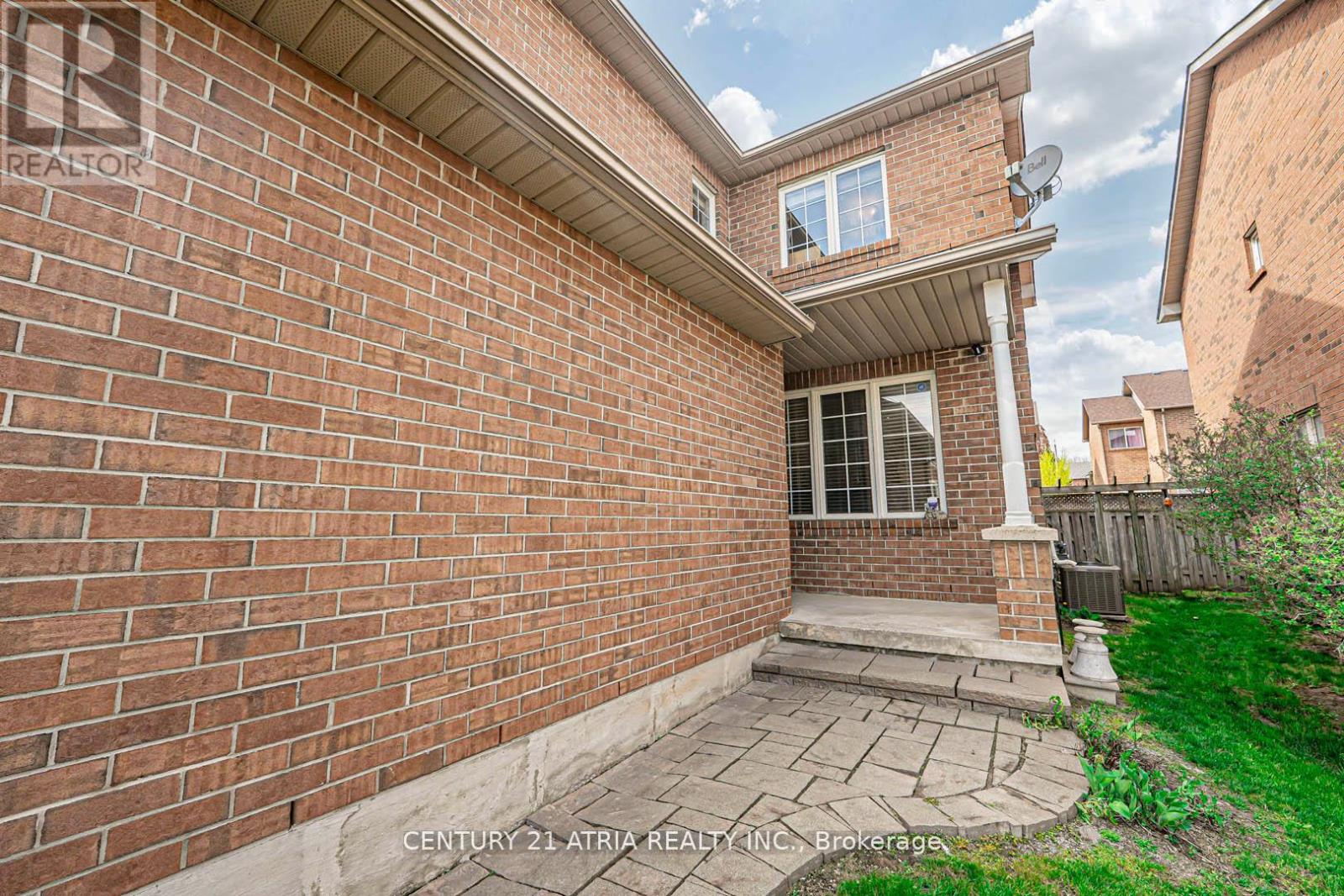40 Nottingham Drive, Richmond Hill, Ontario  L4S 1Z6 - Photo 4 - N12678274