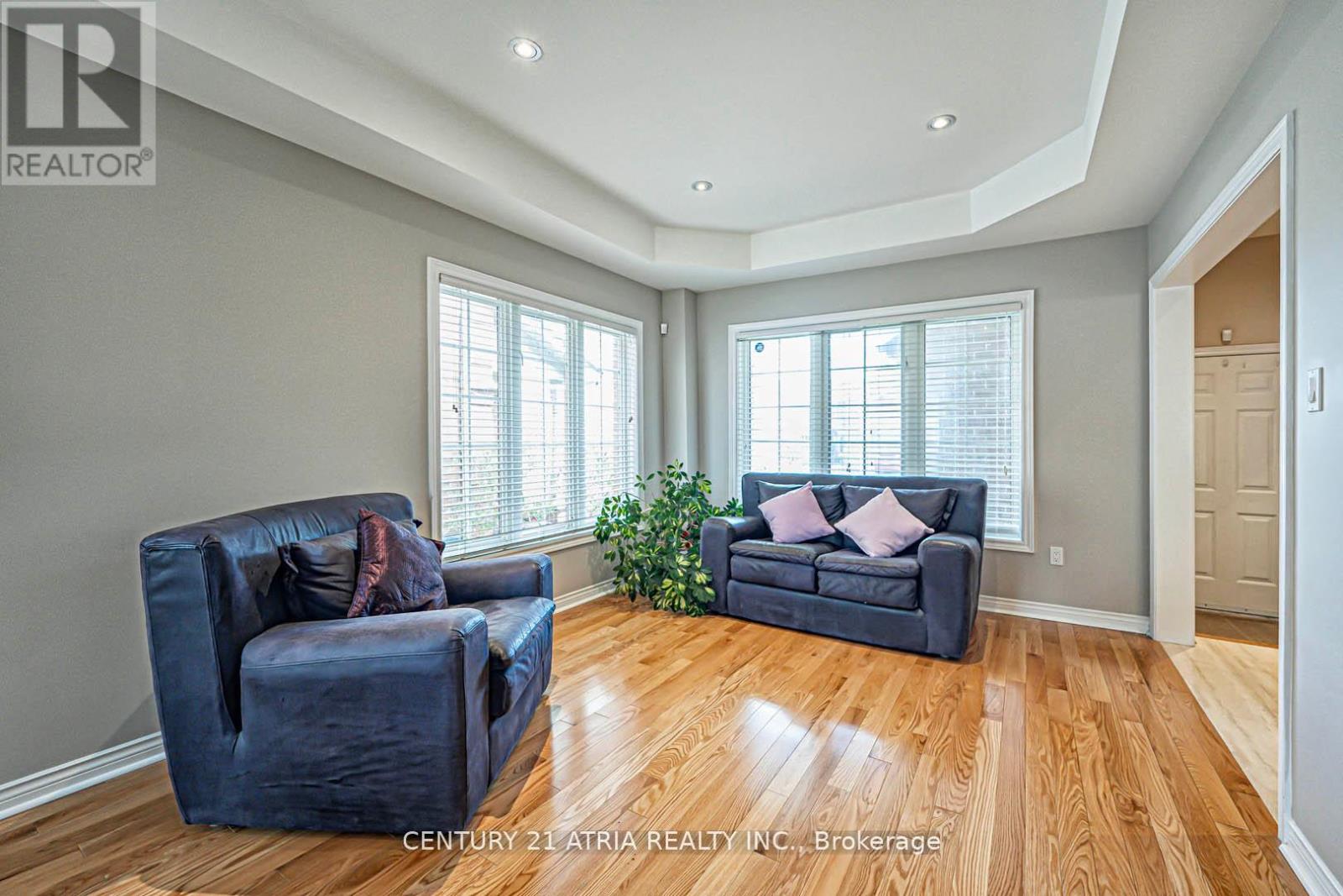 40 Nottingham Drive, Richmond Hill, Ontario  L4S 1Z6 - Photo 6 - N12678274