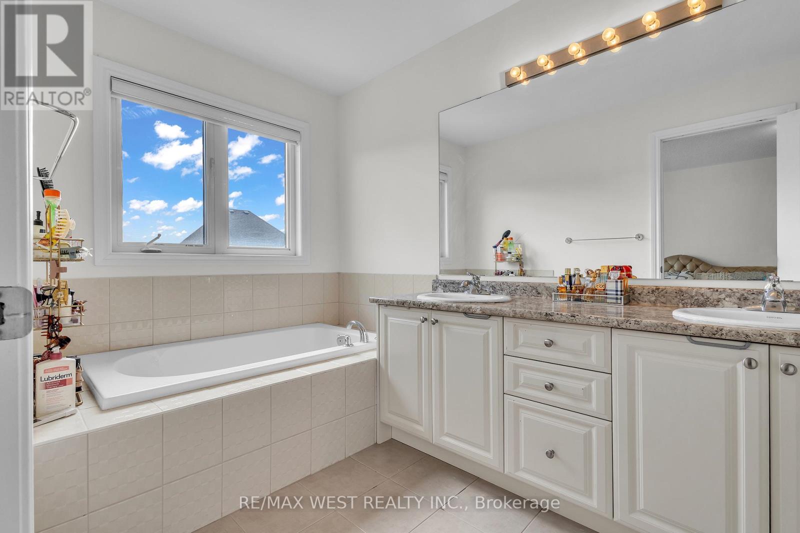 61 Zenith Avenue, Vaughan, Ontario  L4H 4L1 - Photo 19 - N12678286