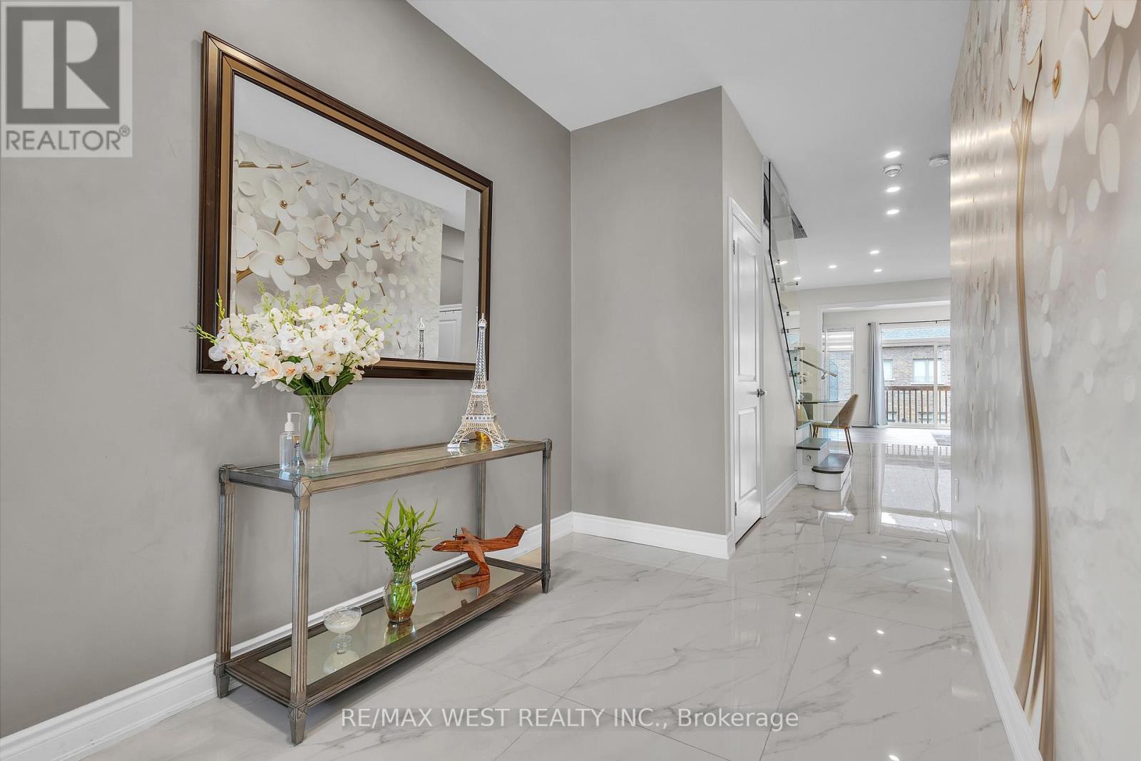 61 Zenith Avenue, Vaughan, Ontario  L4H 4L1 - Photo 2 - N12678286