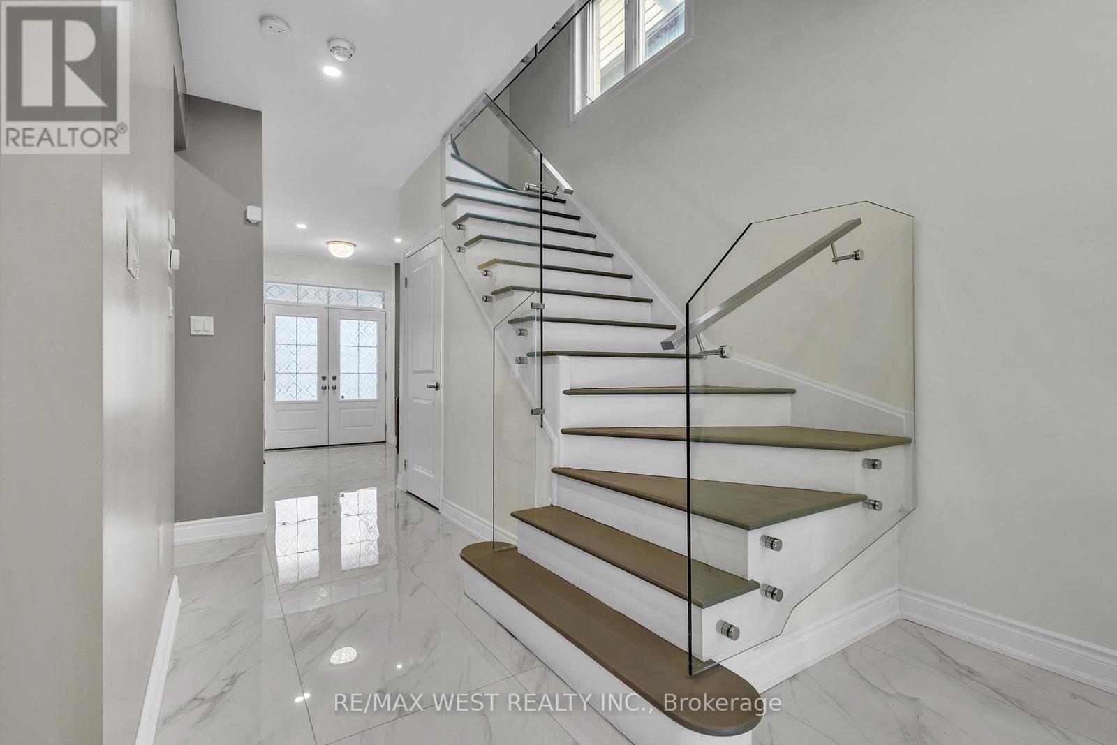 61 Zenith Avenue, Vaughan, Ontario  L4H 4L1 - Photo 4 - N12678286