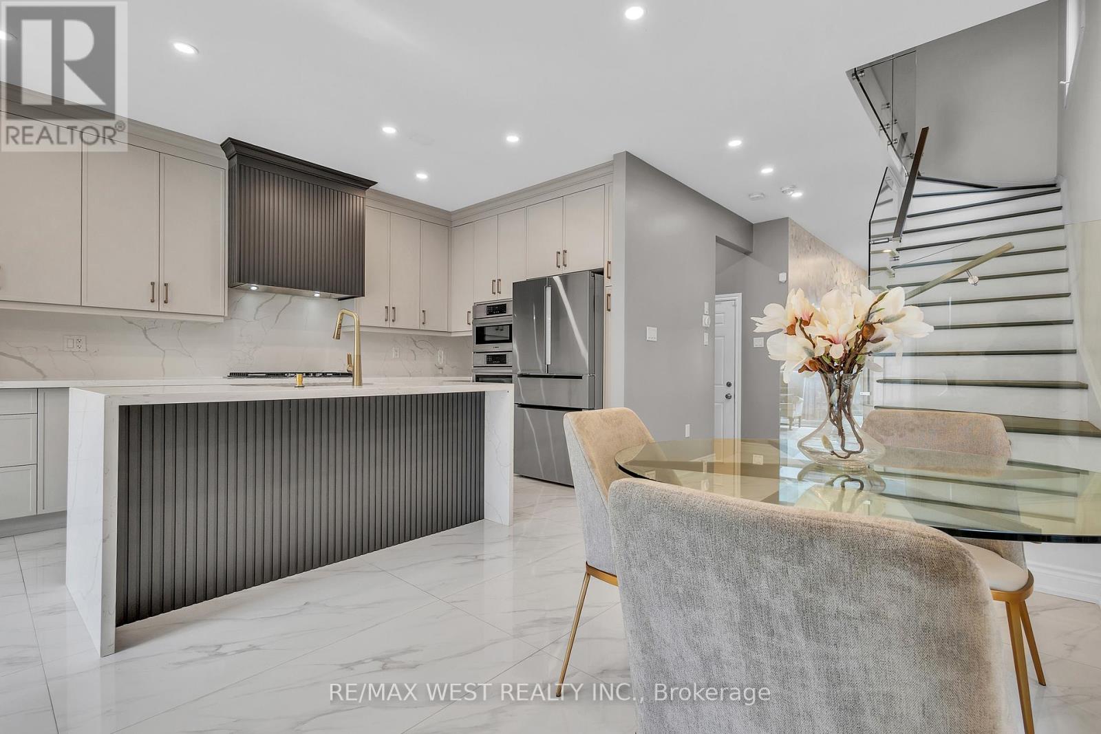 61 Zenith Avenue, Vaughan, Ontario  L4H 4L1 - Photo 5 - N12678286