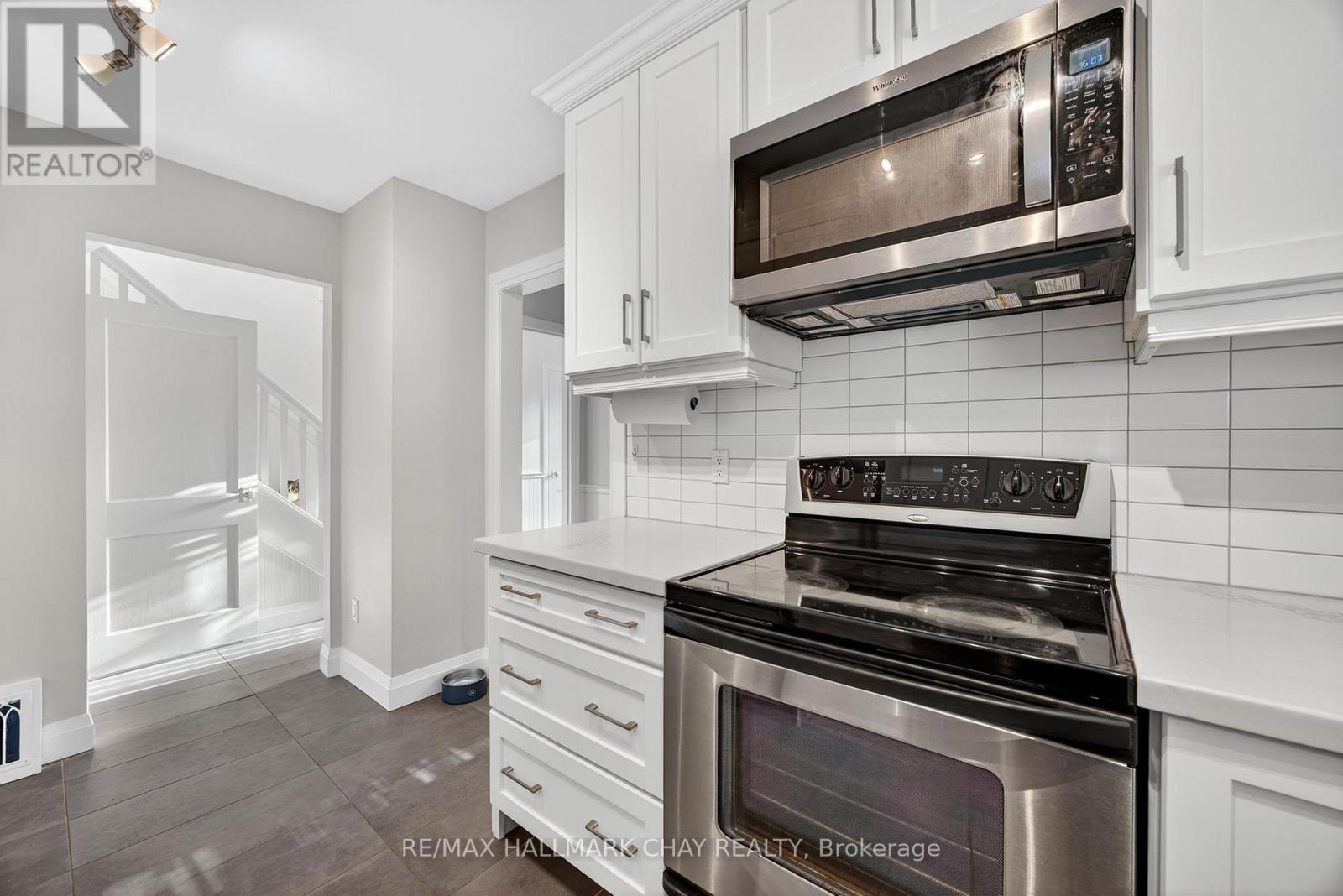 107 Peel Street, Barrie (Wellington), Ontario  L4M 3L5 - Photo 20 - S12678242