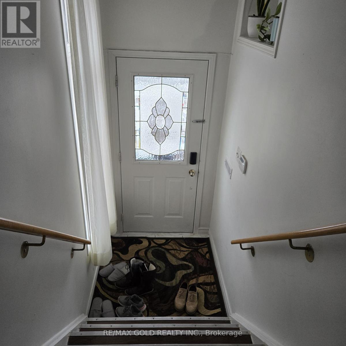 14 Domenico Crescent, Brampton, Ontario  L6P 1H5 - Photo 2 - W12678206