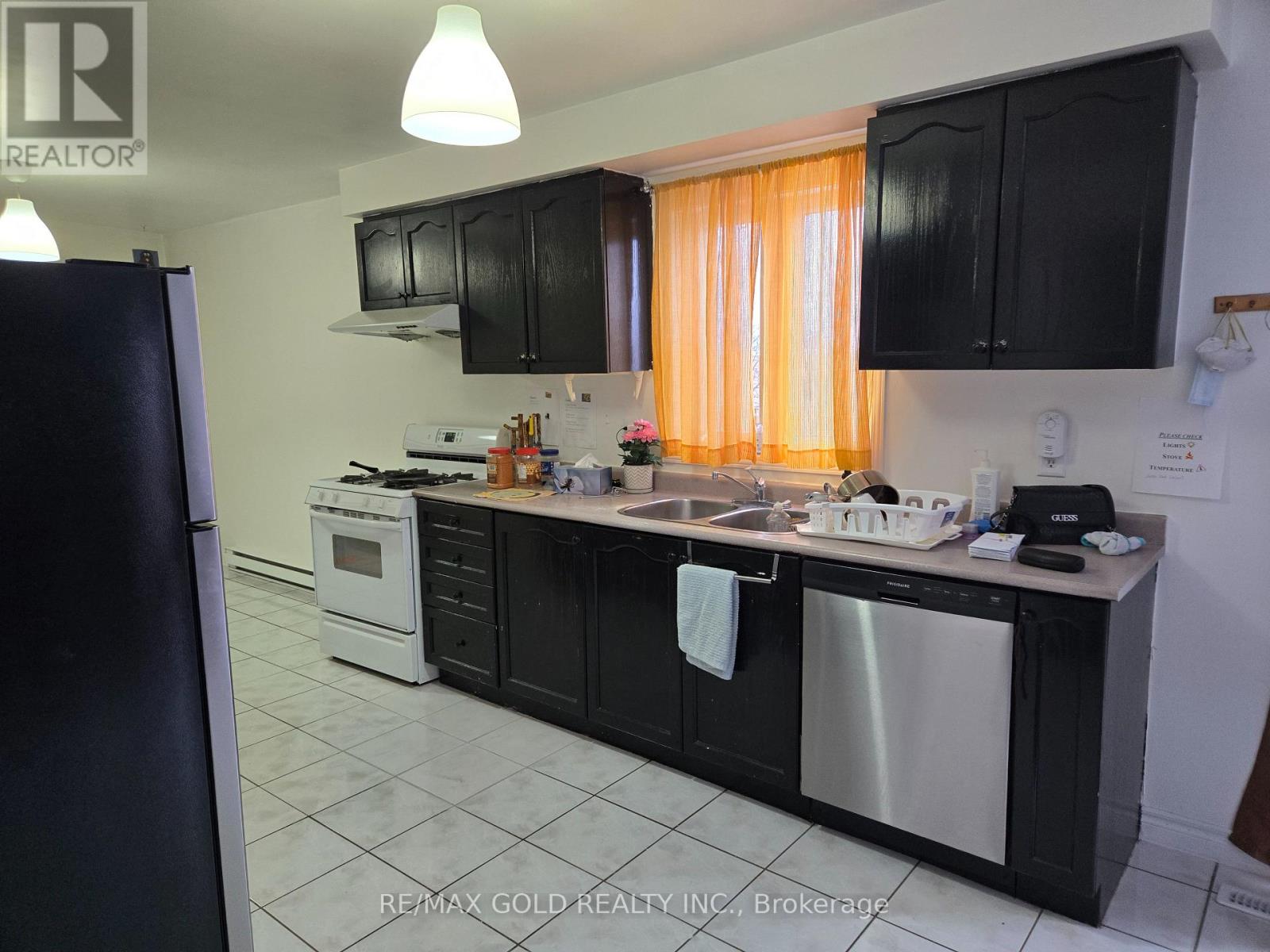 14 Domenico Crescent, Brampton, Ontario  L6P 1H5 - Photo 6 - W12678206