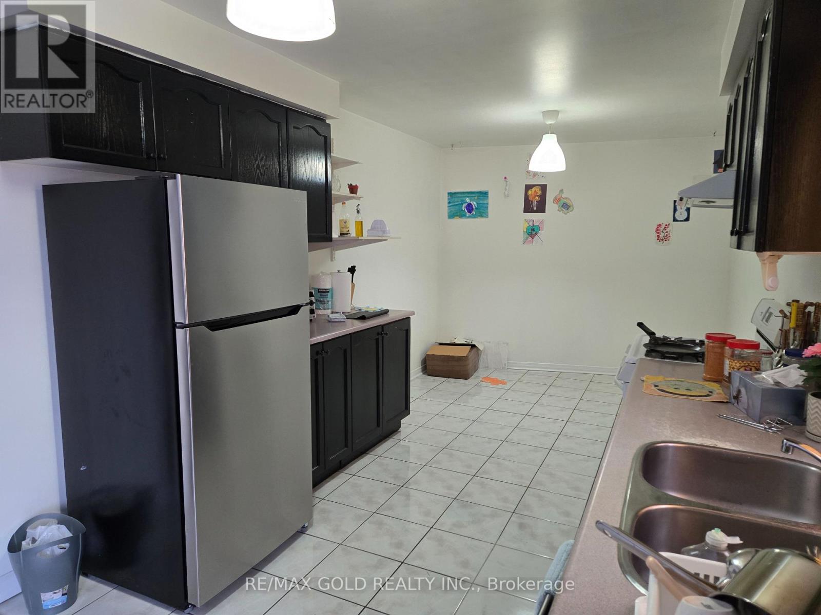 14 Domenico Crescent, Brampton, Ontario  L6P 1H5 - Photo 7 - W12678206