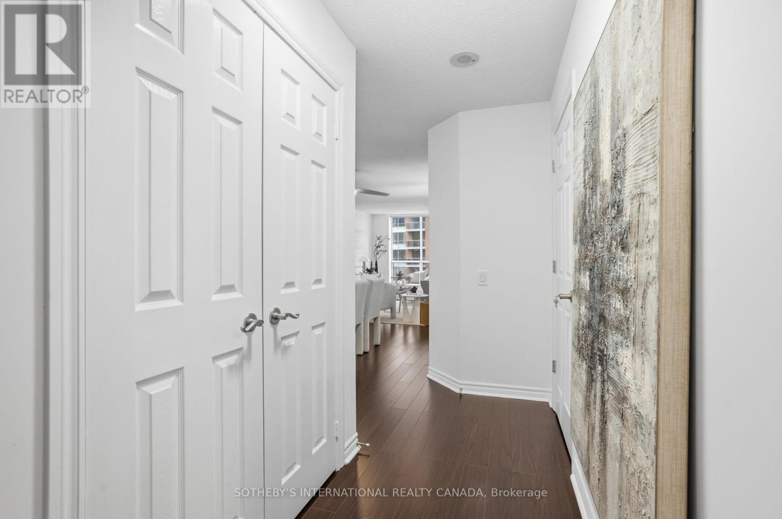 1210 - 5229 Dundas Street W, Toronto, Ontario  M9B 6L9 - Photo 5 - W12678208