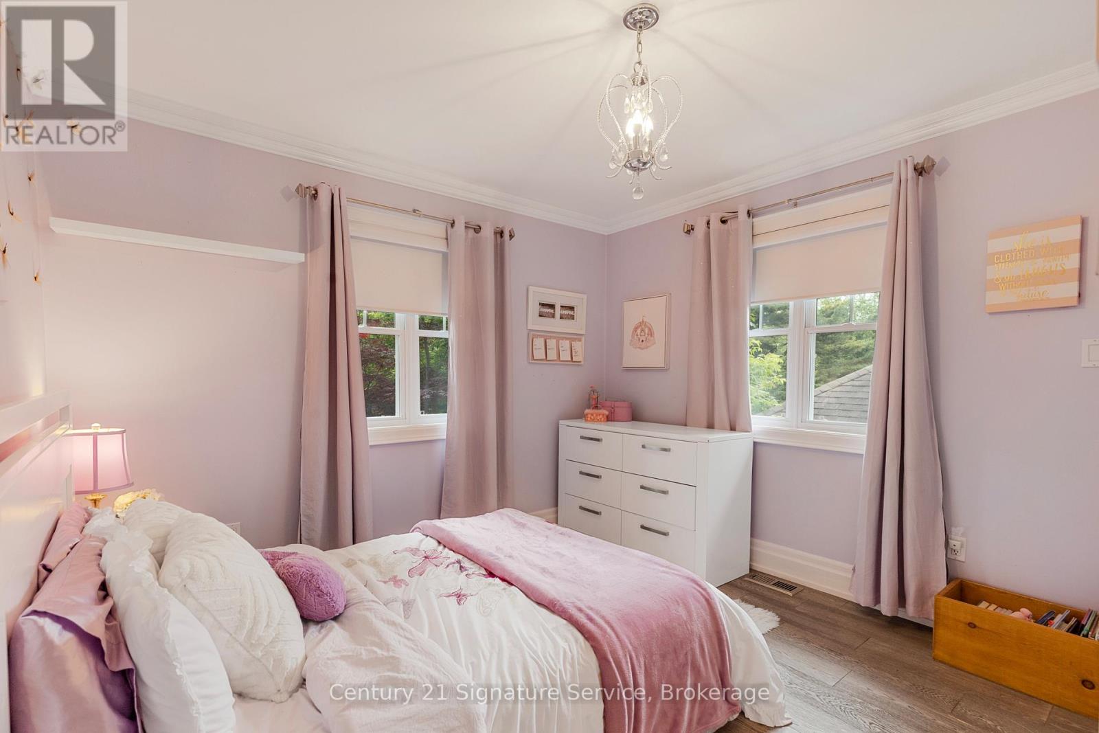 33 Mcintosh Avenue, Toronto, Ontario  M8Y 3E1 - Photo 10 - W12678228