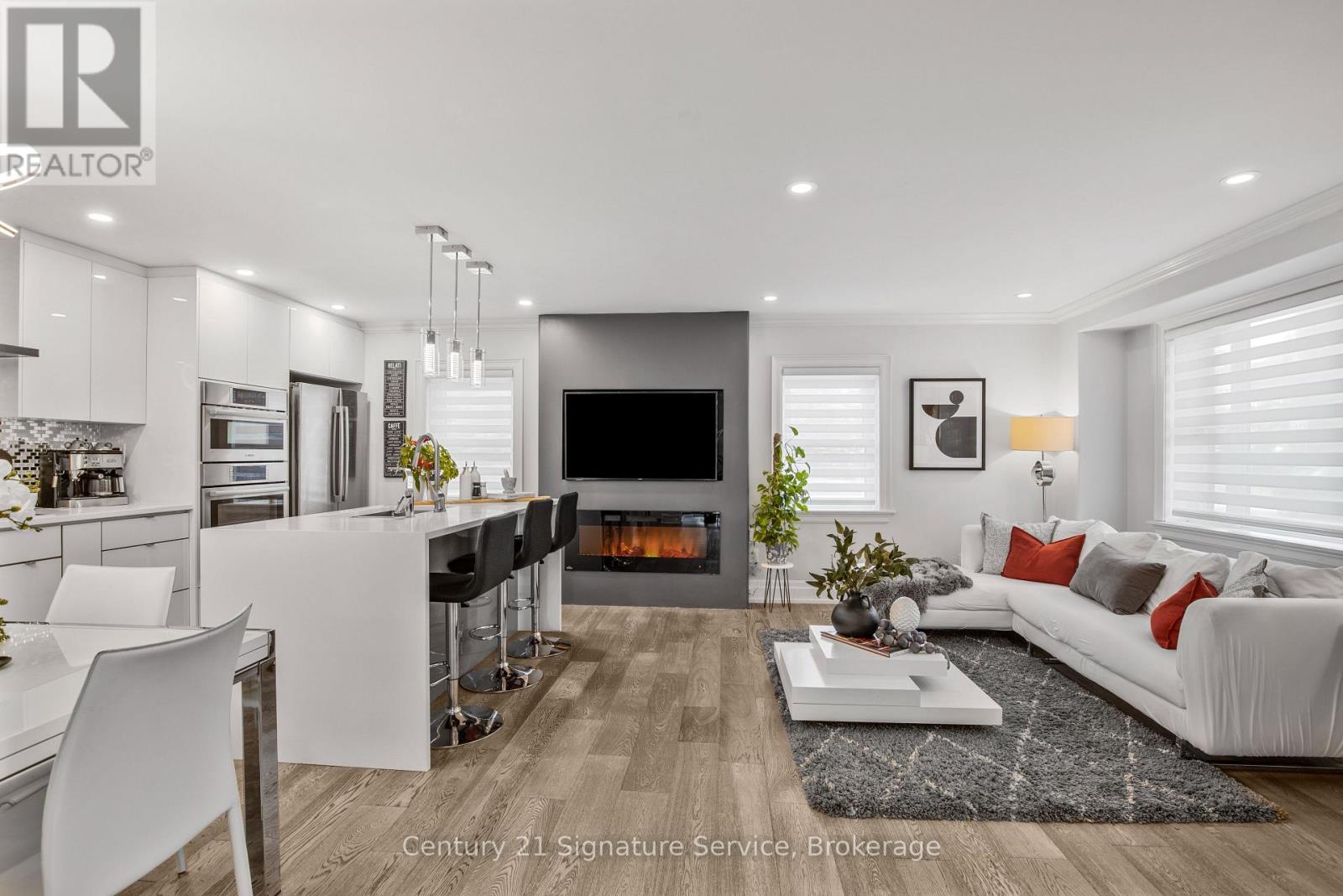 33 Mcintosh Avenue, Toronto, Ontario  M8Y 3E1 - Photo 6 - W12678228