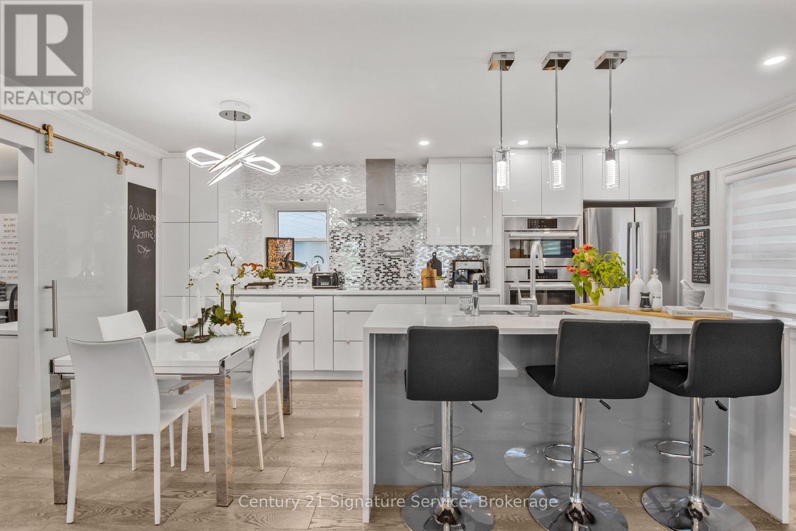 33 Mcintosh Avenue, Toronto, Ontario  M8Y 3E1 - Photo 7 - W12678228