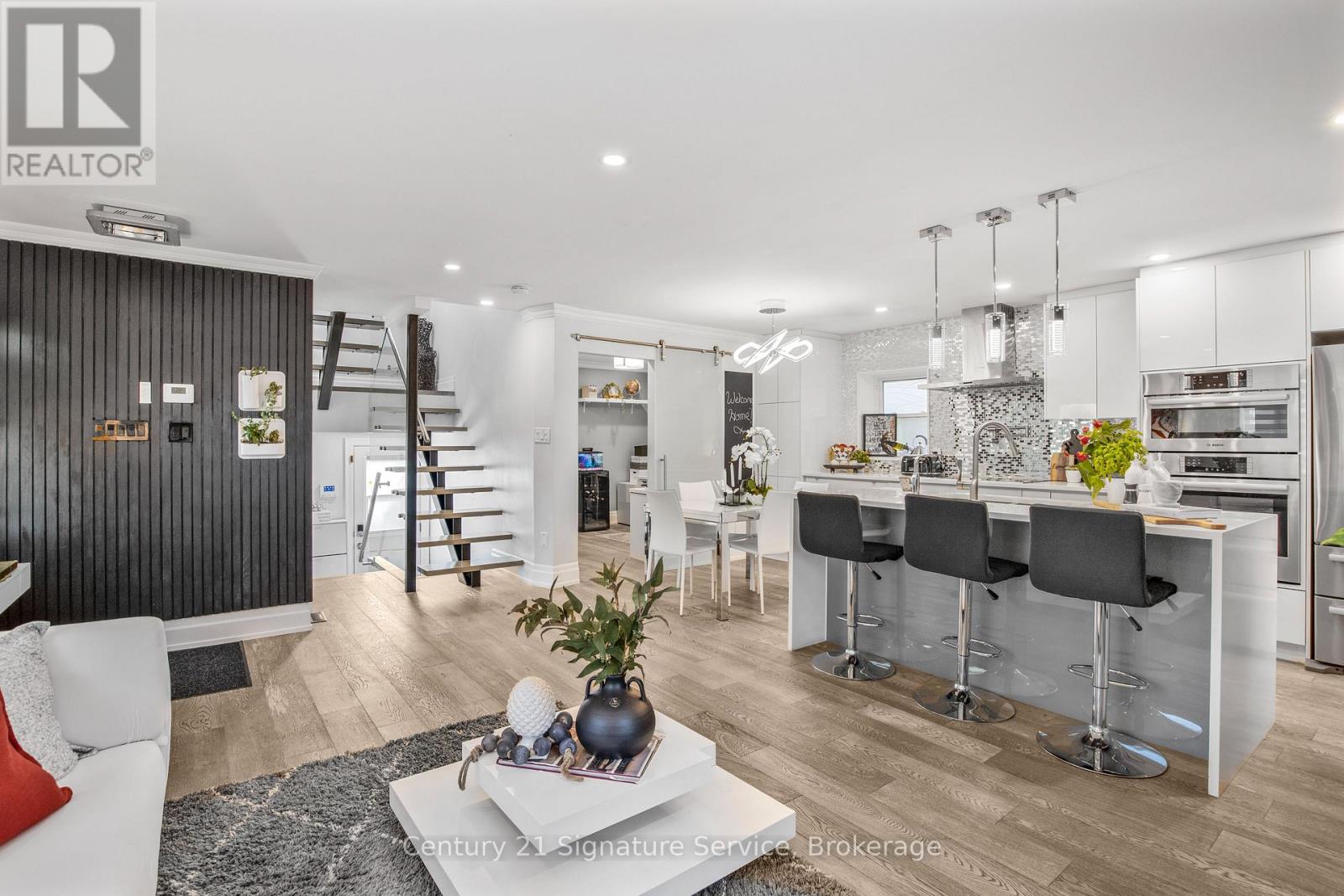 33 Mcintosh Avenue, Toronto, Ontario  M8Y 3E1 - Photo 8 - W12678228