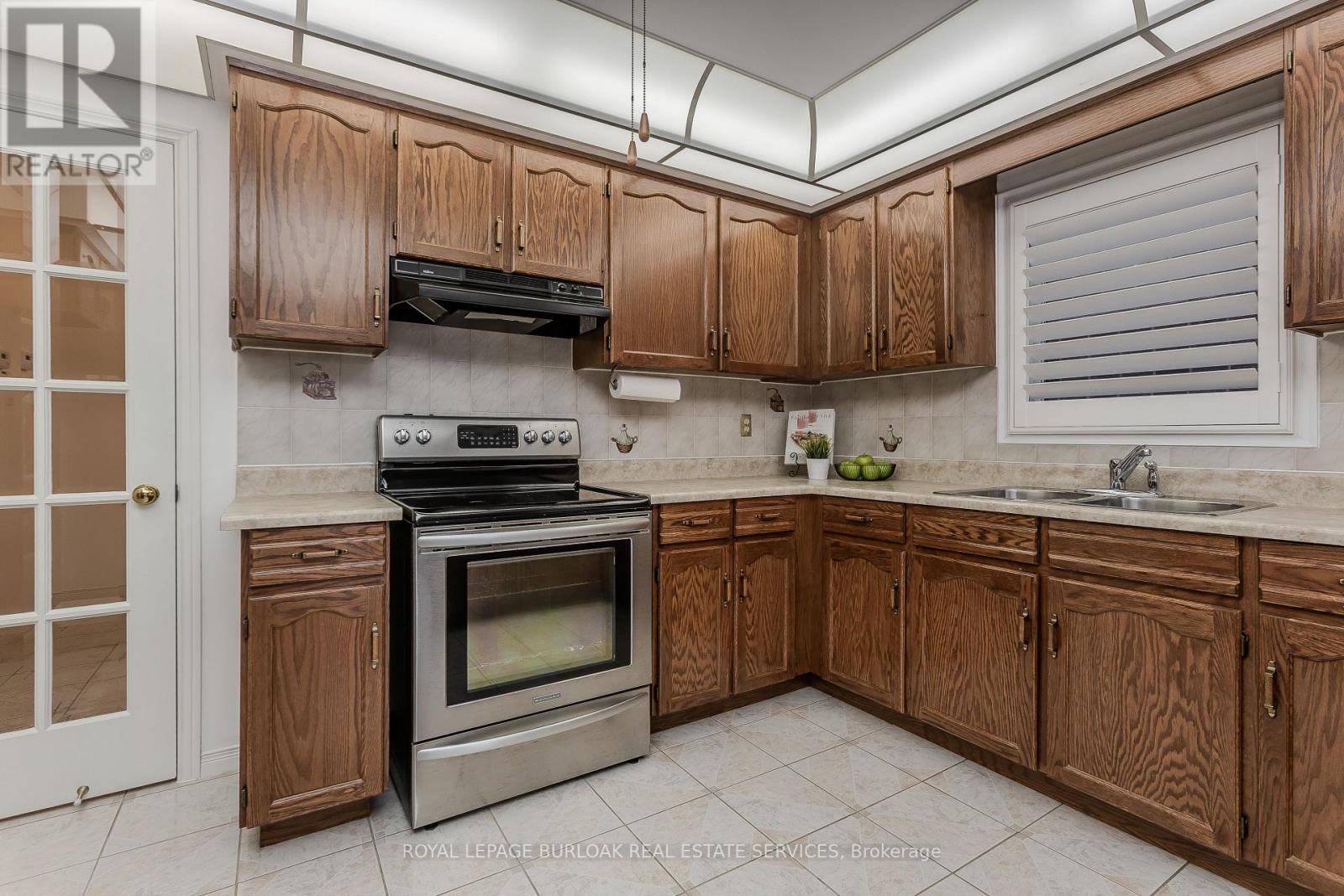 460 Hedgerow Lane, Oakville, Ontario  L6H 4V8 - Photo 10 - W12678260