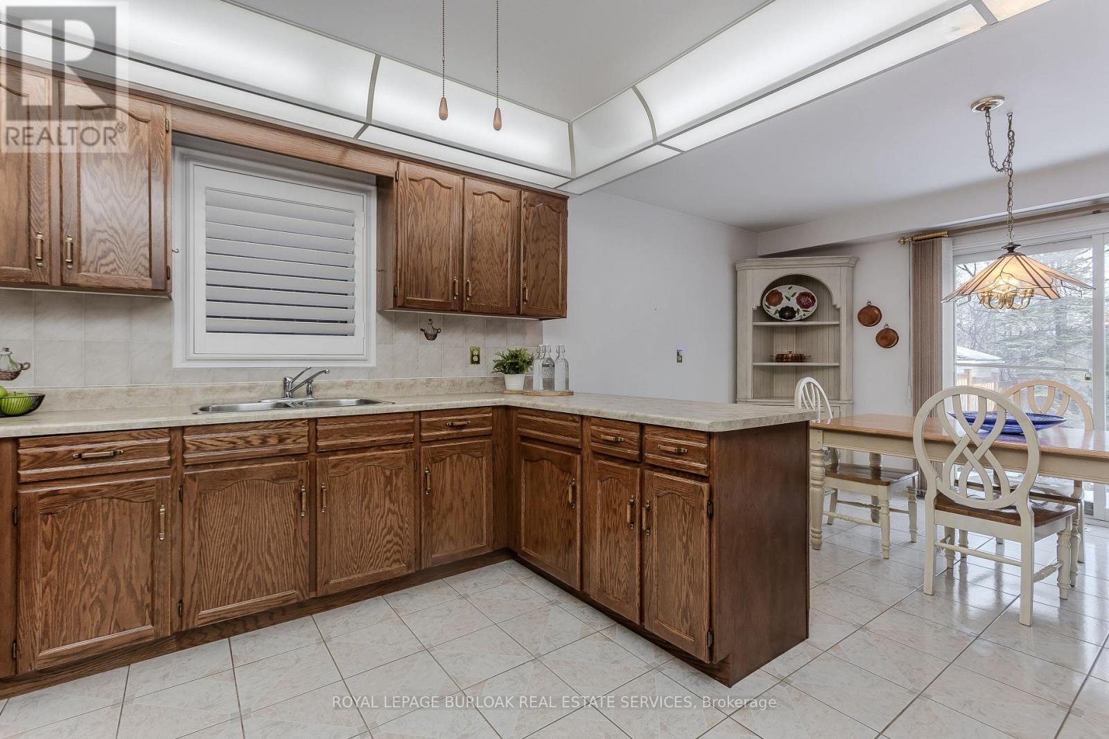 460 Hedgerow Lane, Oakville, Ontario  L6H 4V8 - Photo 12 - W12678260