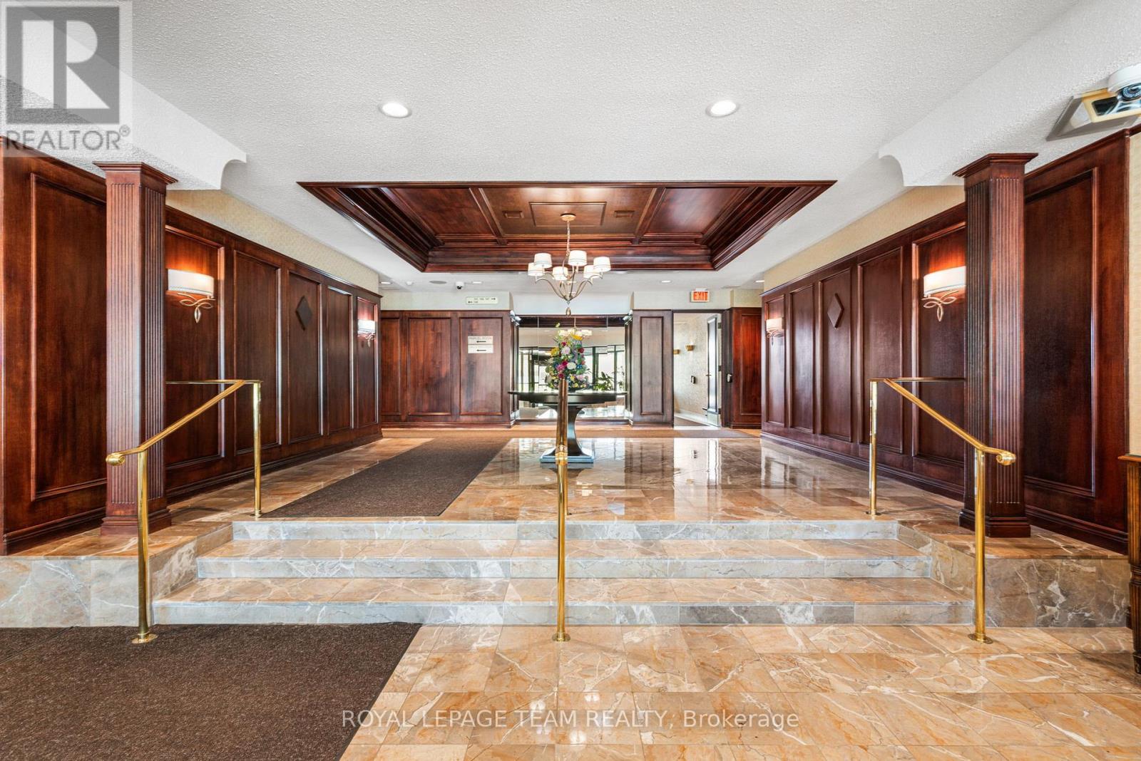 401 - 1510 Riverside Drive, Ottawa, Ontario  K1G 4X5 - Photo 3 - X12468733