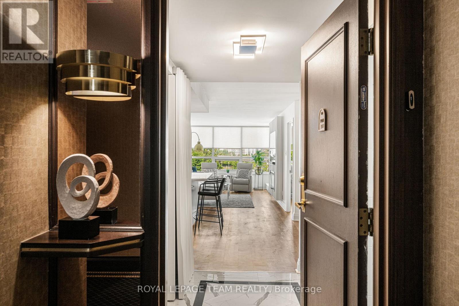 401 - 1510 Riverside Drive, Ottawa, Ontario  K1G 4X5 - Photo 4 - X12468733