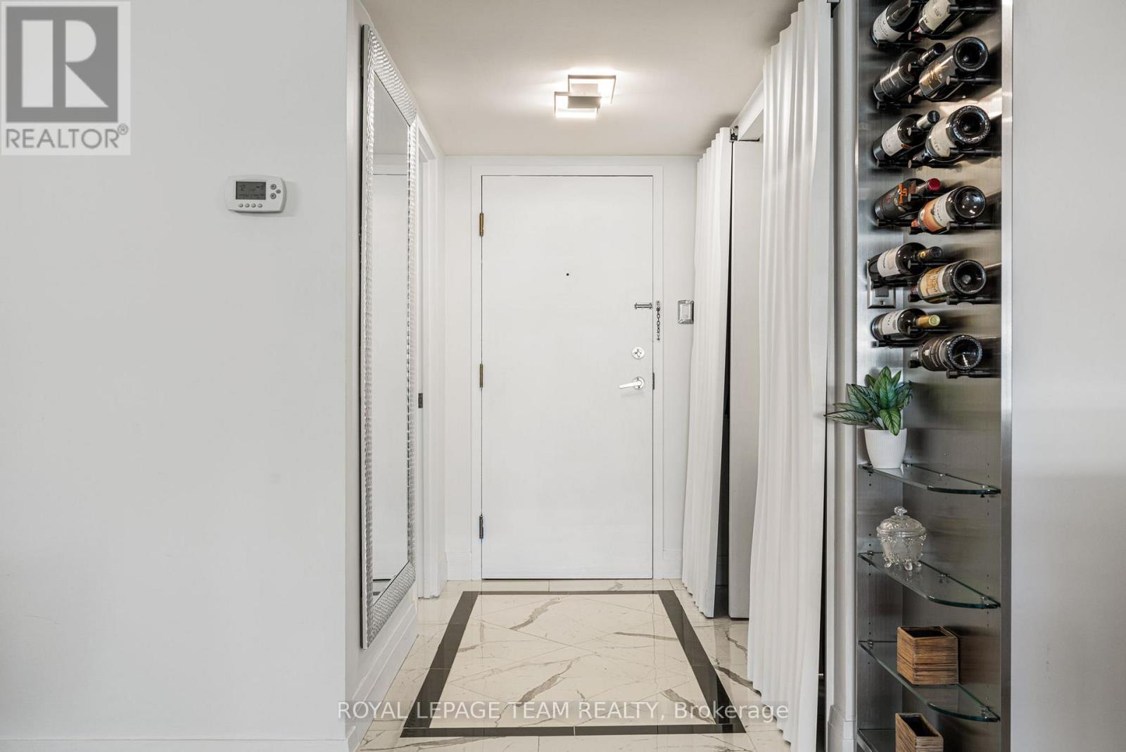 401 - 1510 Riverside Drive, Ottawa, Ontario  K1G 4X5 - Photo 5 - X12468733