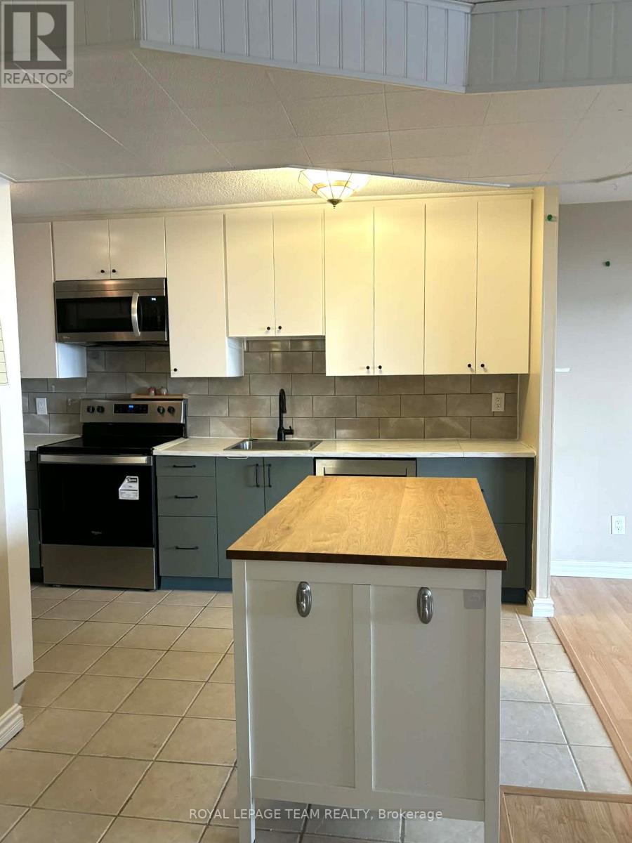 1009 - 1785 Frobisher Drive, Ottawa, Ontario  K1G 3T7 - Photo 3 - X12576382
