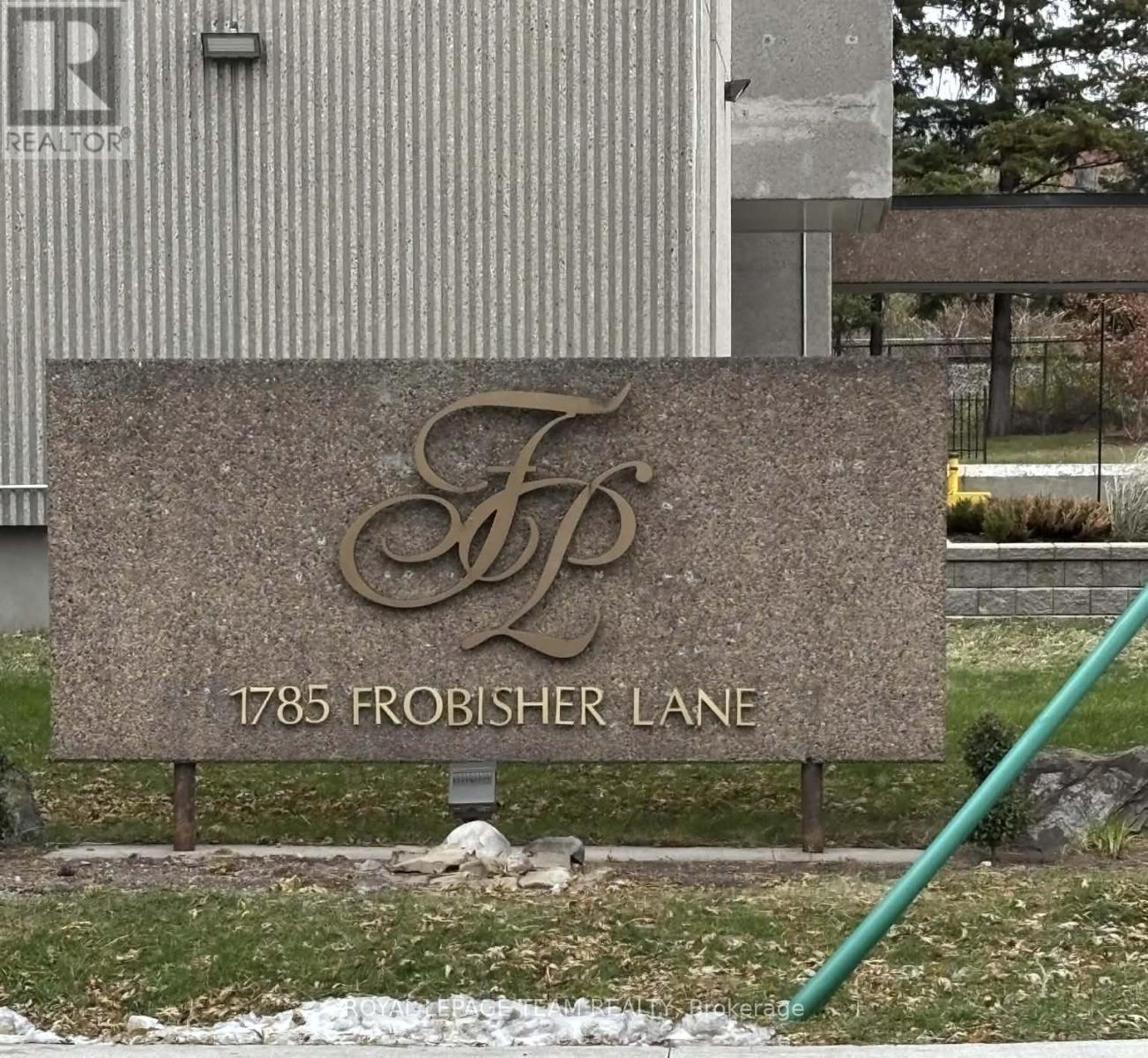 1009 - 1785 Frobisher Drive, Ottawa, Ontario  K1G 3T7 - Photo 2 - X12576382