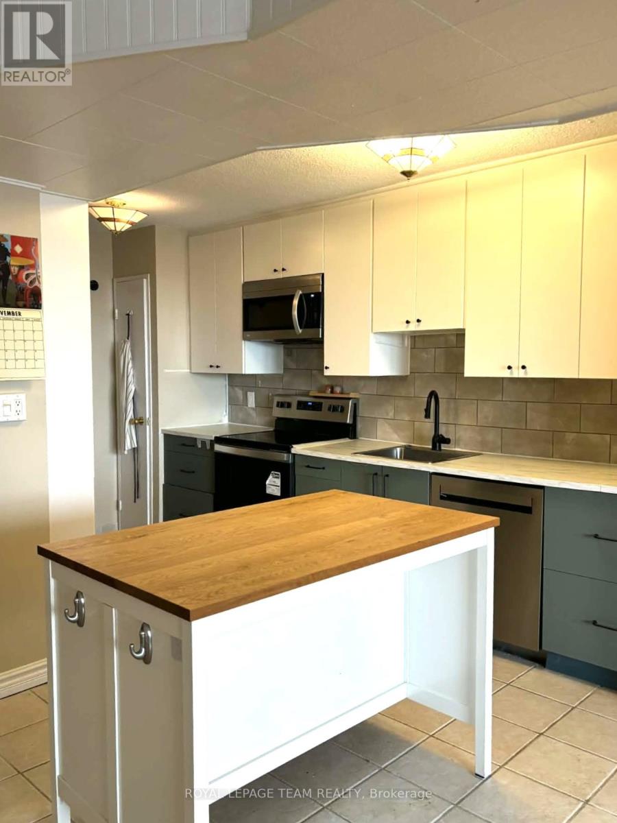 1009 - 1785 Frobisher Drive, Ottawa, Ontario  K1G 3T7 - Photo 4 - X12576382