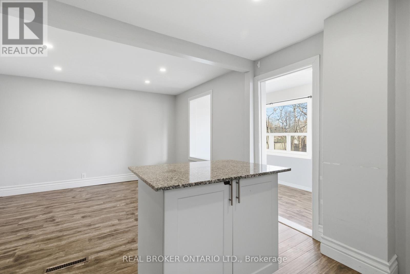 26 Bayfield Avenue, Hamilton, Ontario  L8H 3M4 - Photo 16 - X12678216