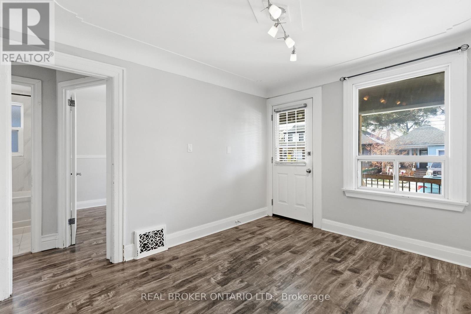 26 Bayfield Avenue, Hamilton, Ontario  L8H 3M4 - Photo 8 - X12678216