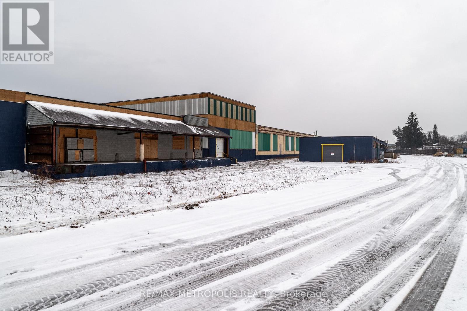 5881 Thorold Stone Road, Niagara Falls, Ontario  L2J 1A1 - Photo 3 - X12678270