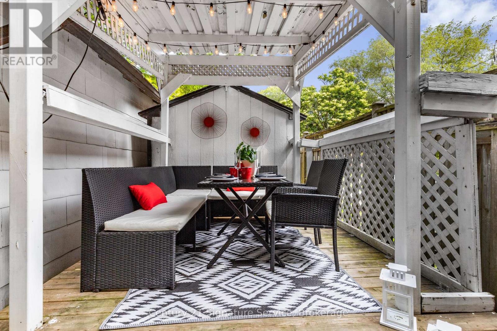 33 Mcintosh Avenue, Toronto, Ontario  M8Y 3E1 - Photo 24 - W12678228