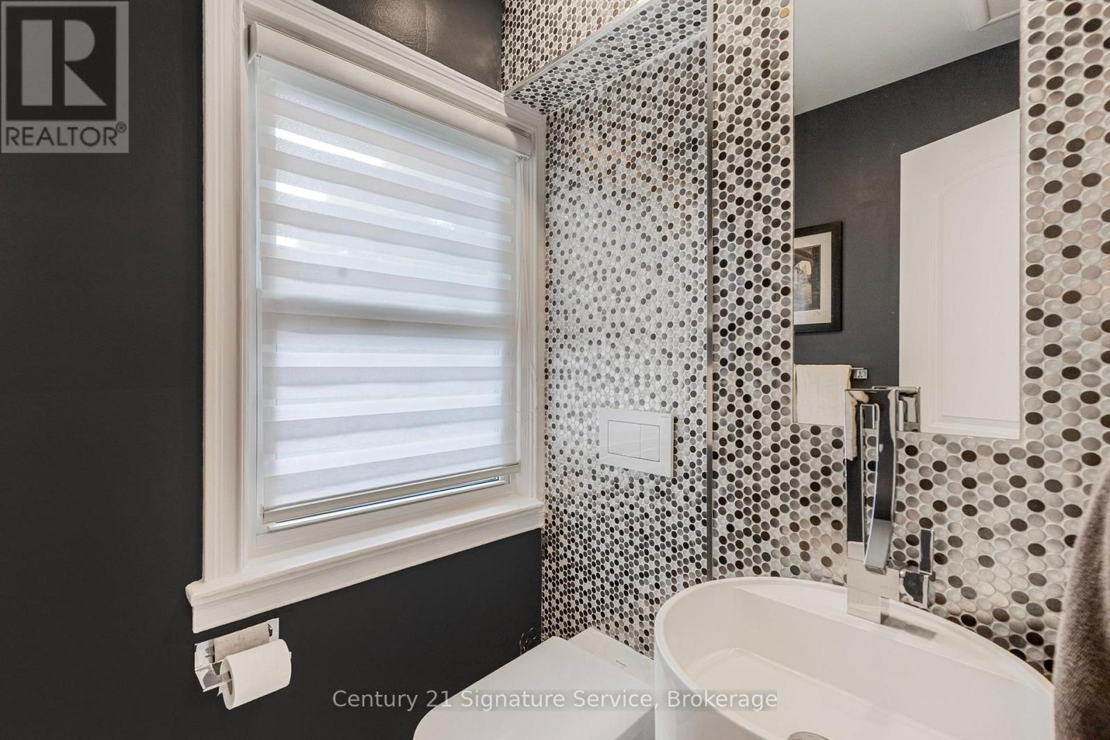 33 Mcintosh Avenue, Toronto, Ontario  M8Y 3E1 - Photo 17 - W12678228