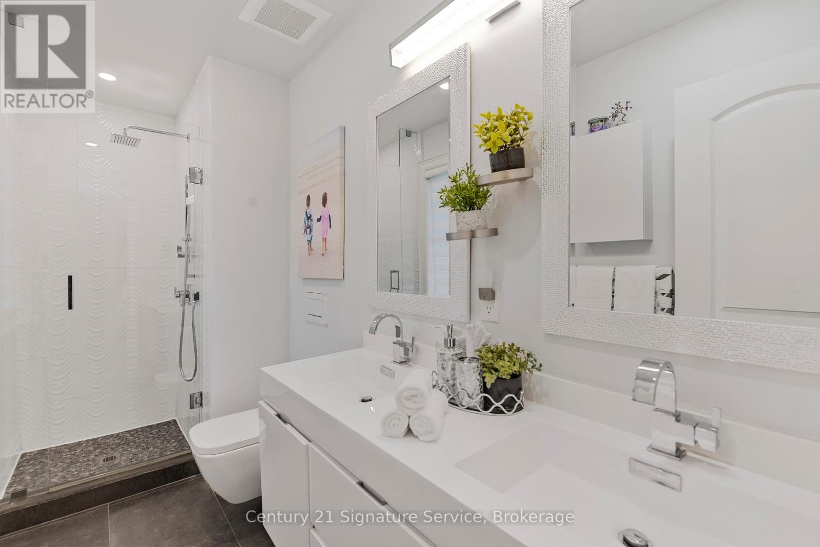 33 Mcintosh Avenue, Toronto, Ontario  M8Y 3E1 - Photo 18 - W12678228