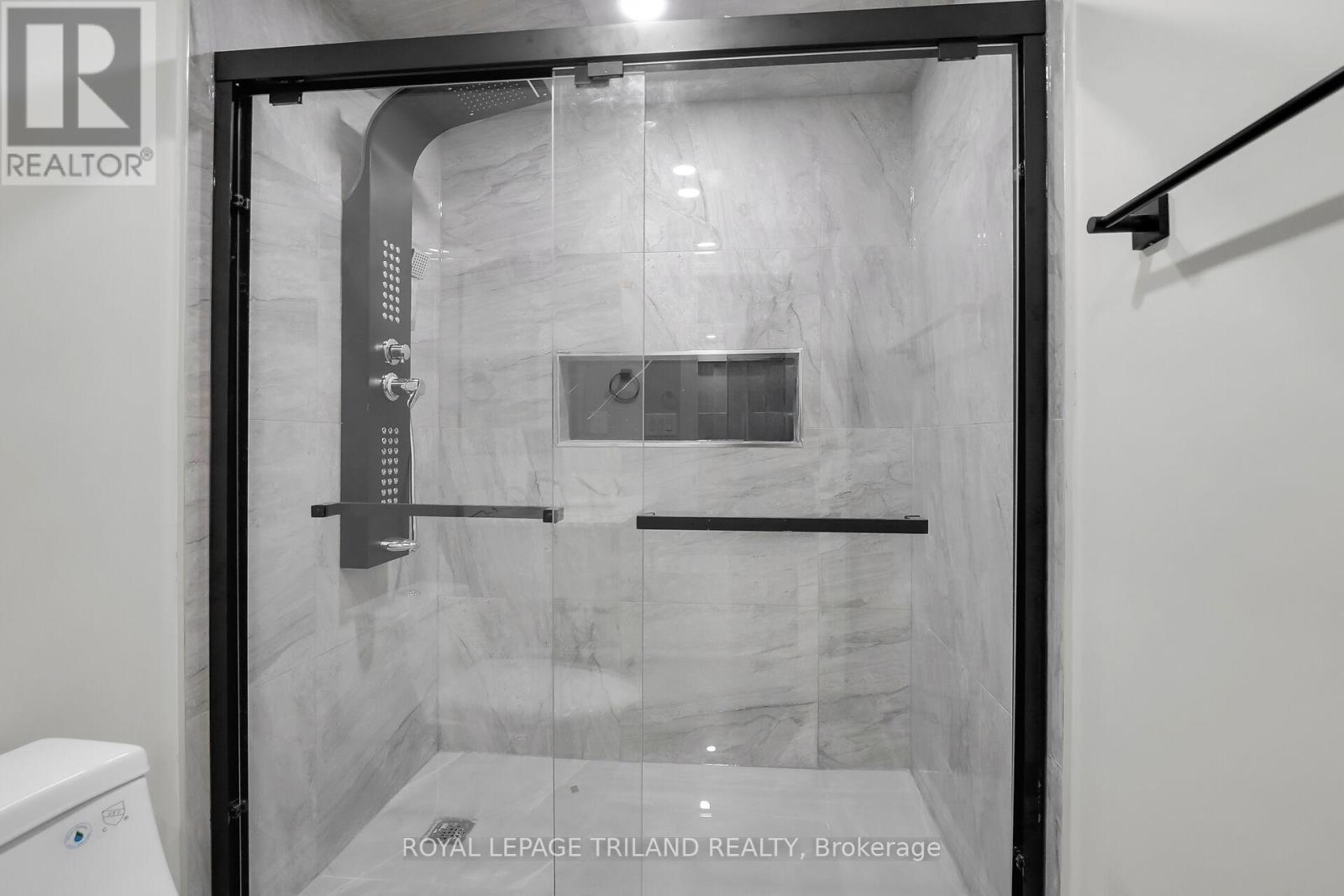 Lower - 1501 Noah Bend, London North, Ontario  N6G 2S9 - Photo 10 - X12678346