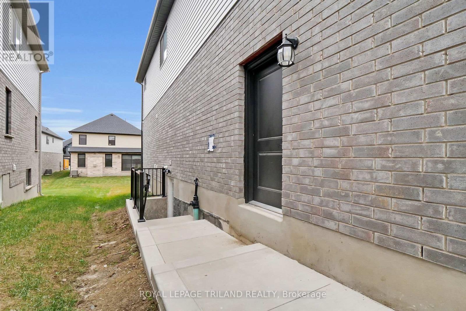 Lower - 1501 Noah Bend, London North, Ontario  N6G 2S9 - Photo 11 - X12678346