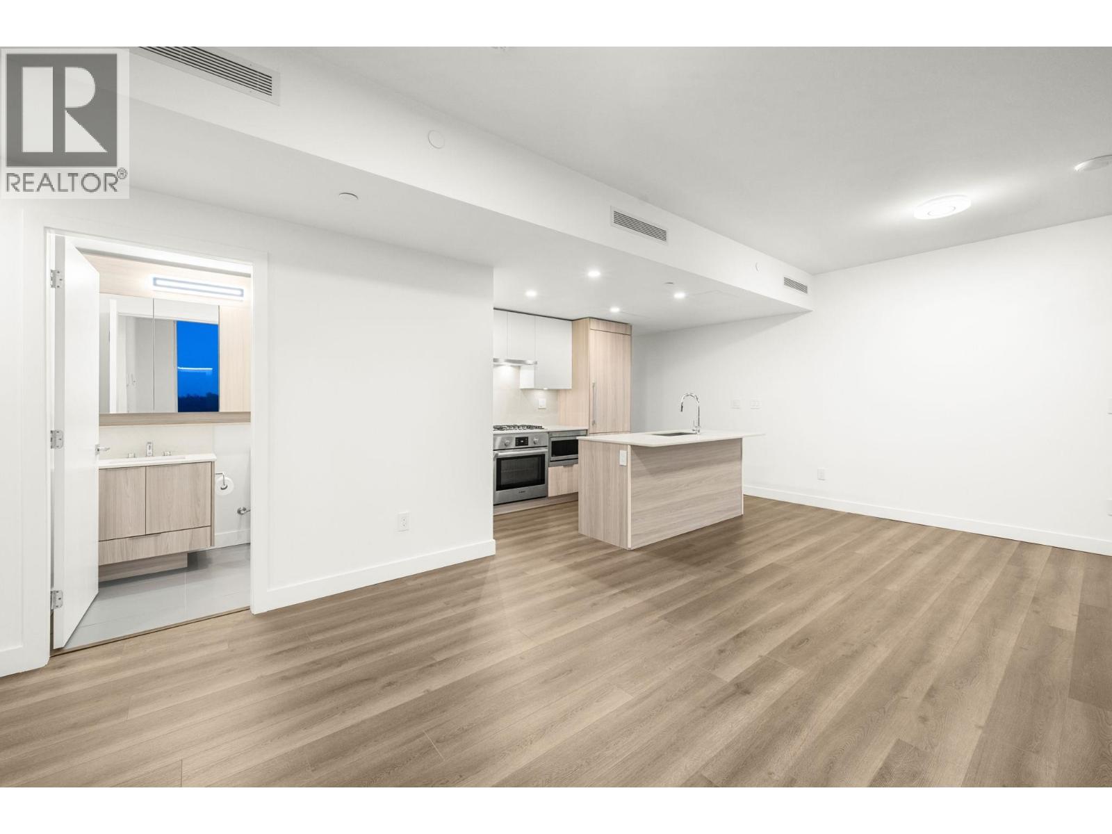 1106 901 Lougheed Highway, Coquitlam, British Columbia  V3K 3T3 - Photo 2 - R3073601