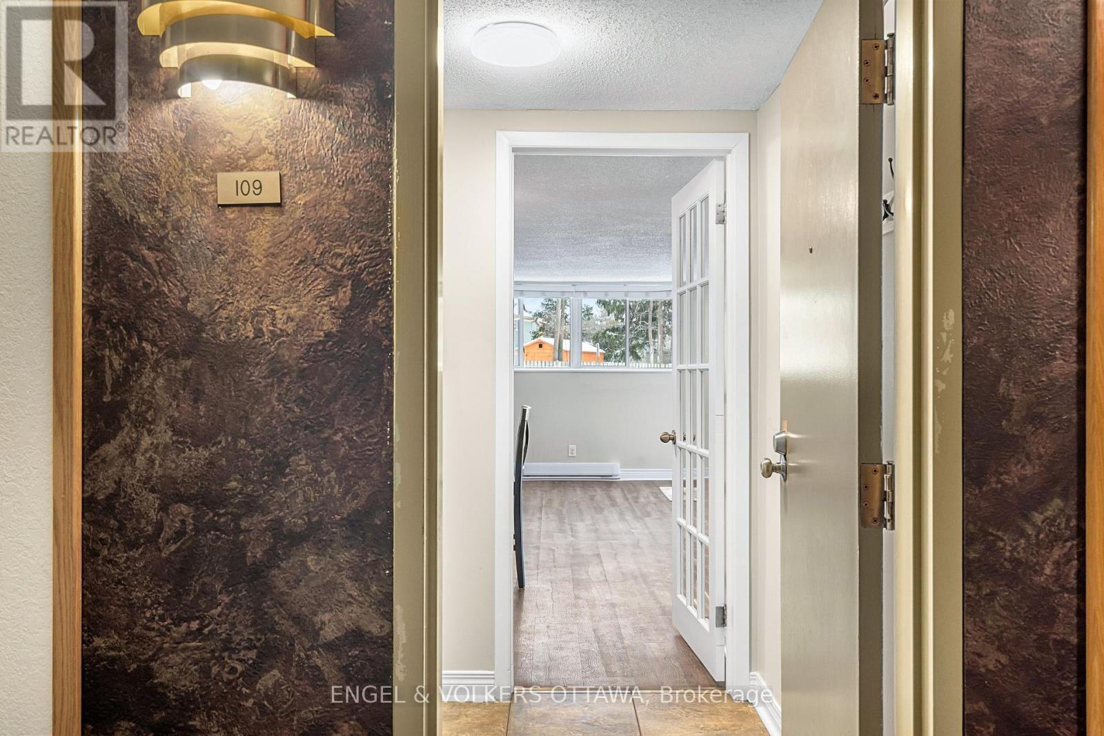 109 - 6532 Bilberry Drive, Ottawa, Ontario  K1C 4N9 - Photo 4 - X12678410