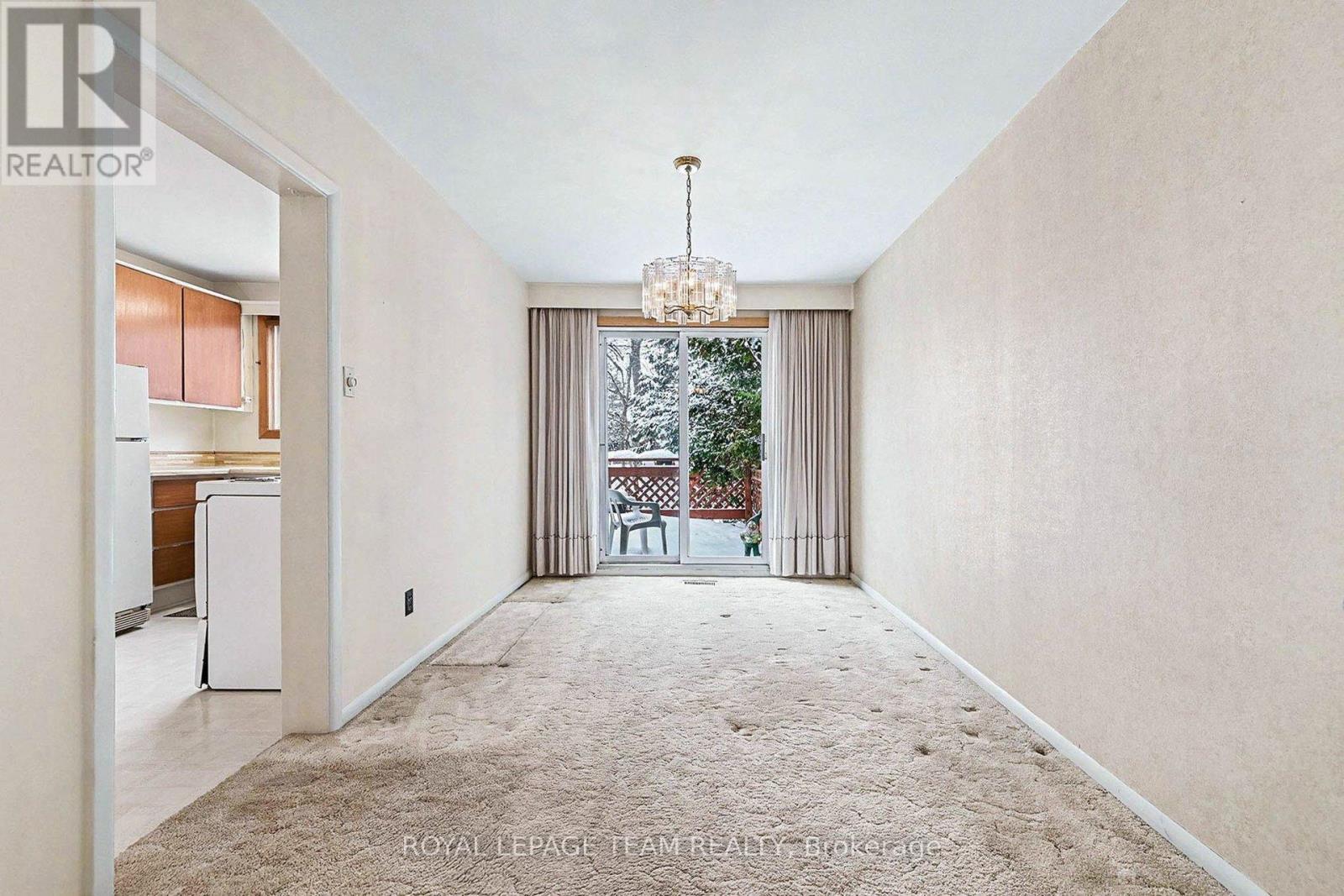 906 Ivanhoe Avenue, Ottawa, Ontario  K2B 5S5 - Photo 11 - X12678438