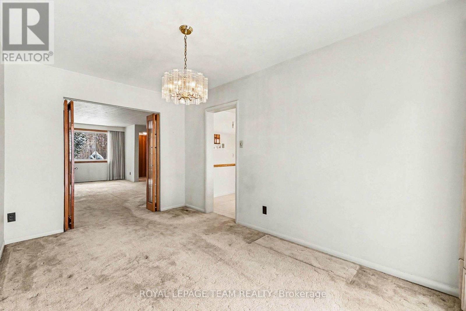 906 Ivanhoe Avenue, Ottawa, Ontario  K2B 5S5 - Photo 12 - X12678438