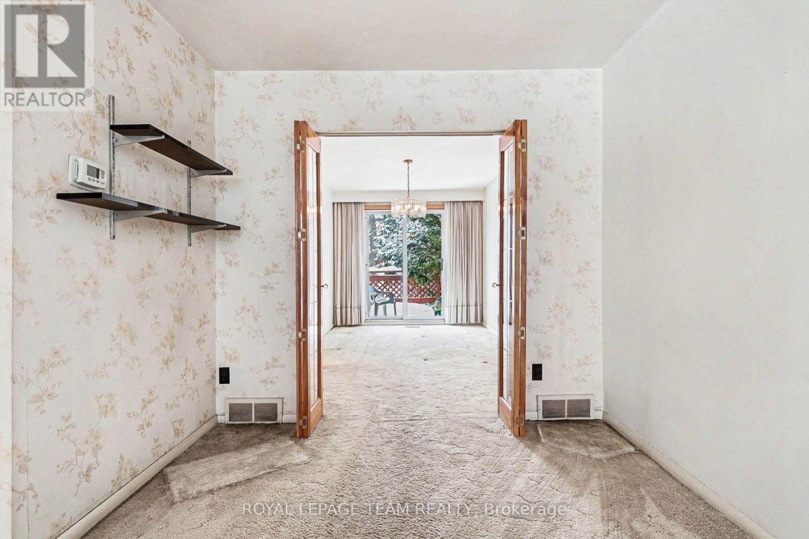 906 Ivanhoe Avenue, Ottawa, Ontario  K2B 5S5 - Photo 16 - X12678438