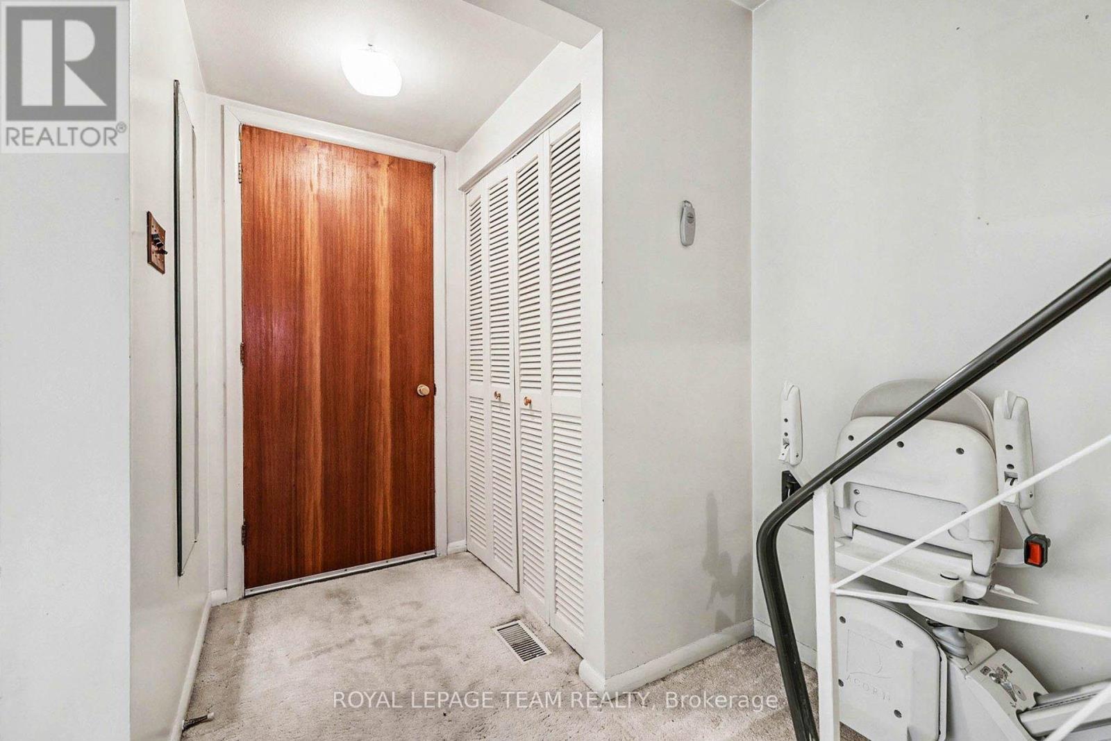 906 Ivanhoe Avenue, Ottawa, Ontario  K2B 5S5 - Photo 4 - X12678438