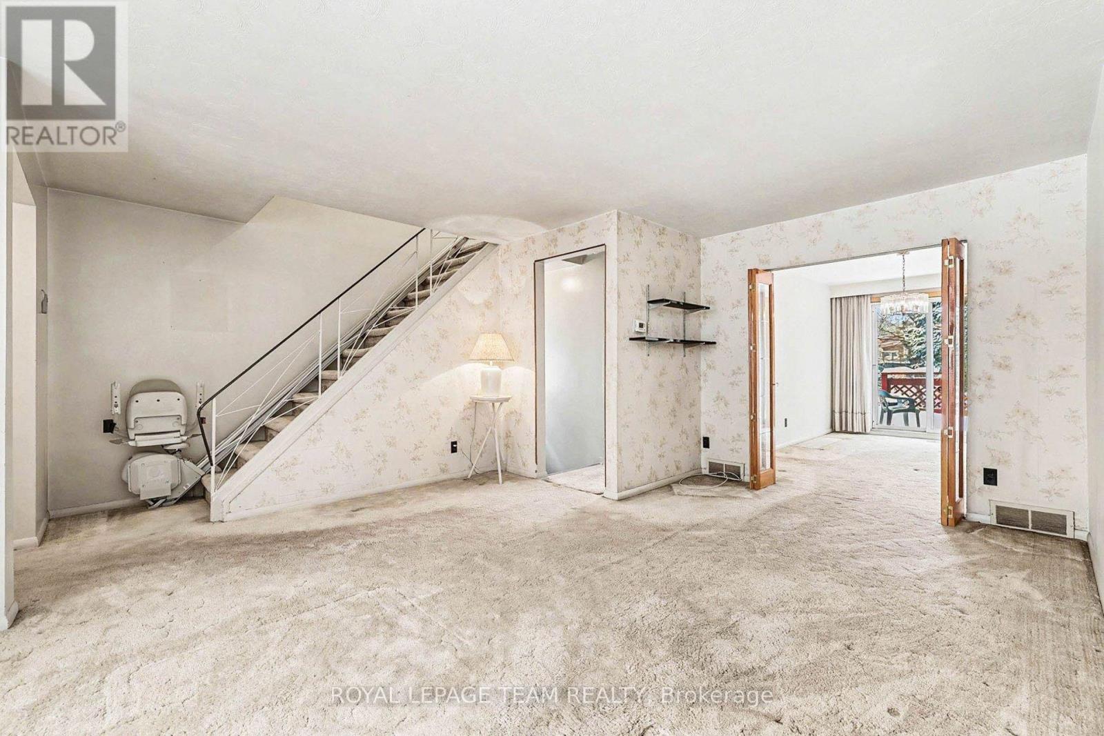 906 Ivanhoe Avenue, Ottawa, Ontario  K2B 5S5 - Photo 9 - X12678438