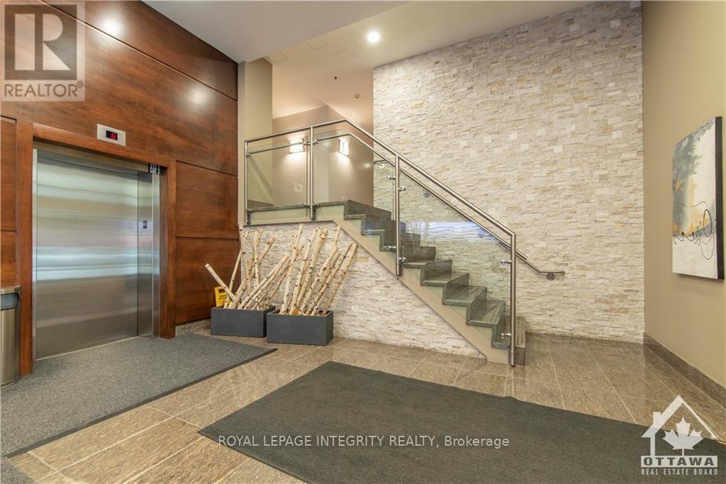 808 - 238 Besserer Street, Ottawa, Ontario  K1N 6B1 - Photo 2 - X12678462