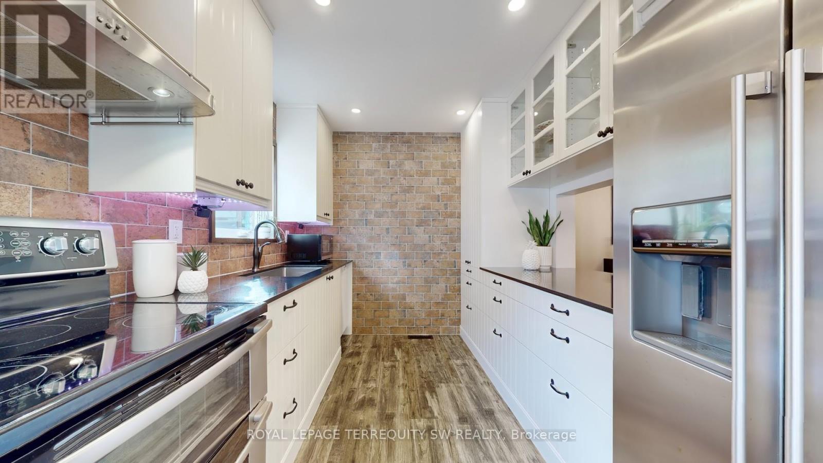 12 Newby Court, Brampton (Brampton North), Ontario  L6V 2R8 - Photo 13 - W12444199