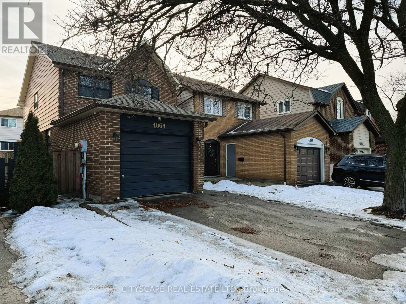 4064 Teakwood Drive, Mississauga, Ontario  L5C 3L5 - Photo 3 - W12676446