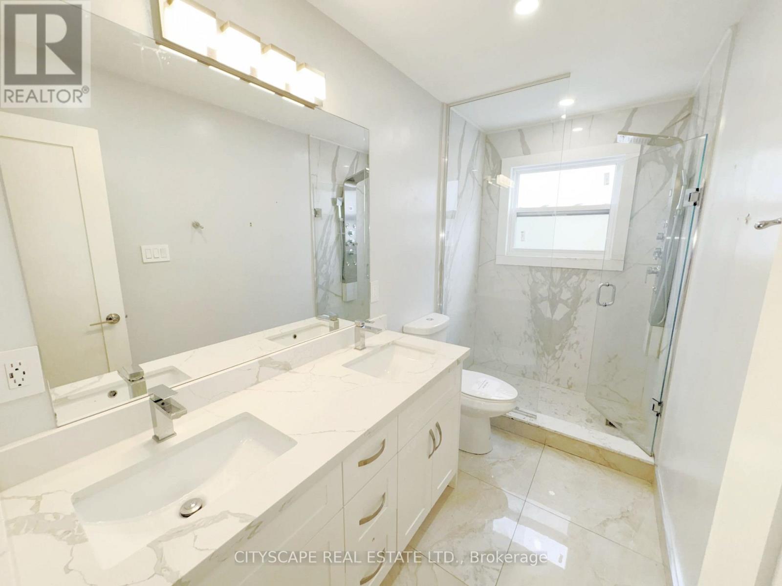 4064 Teakwood Drive, Mississauga, Ontario  L5C 3L5 - Photo 25 - W12676446