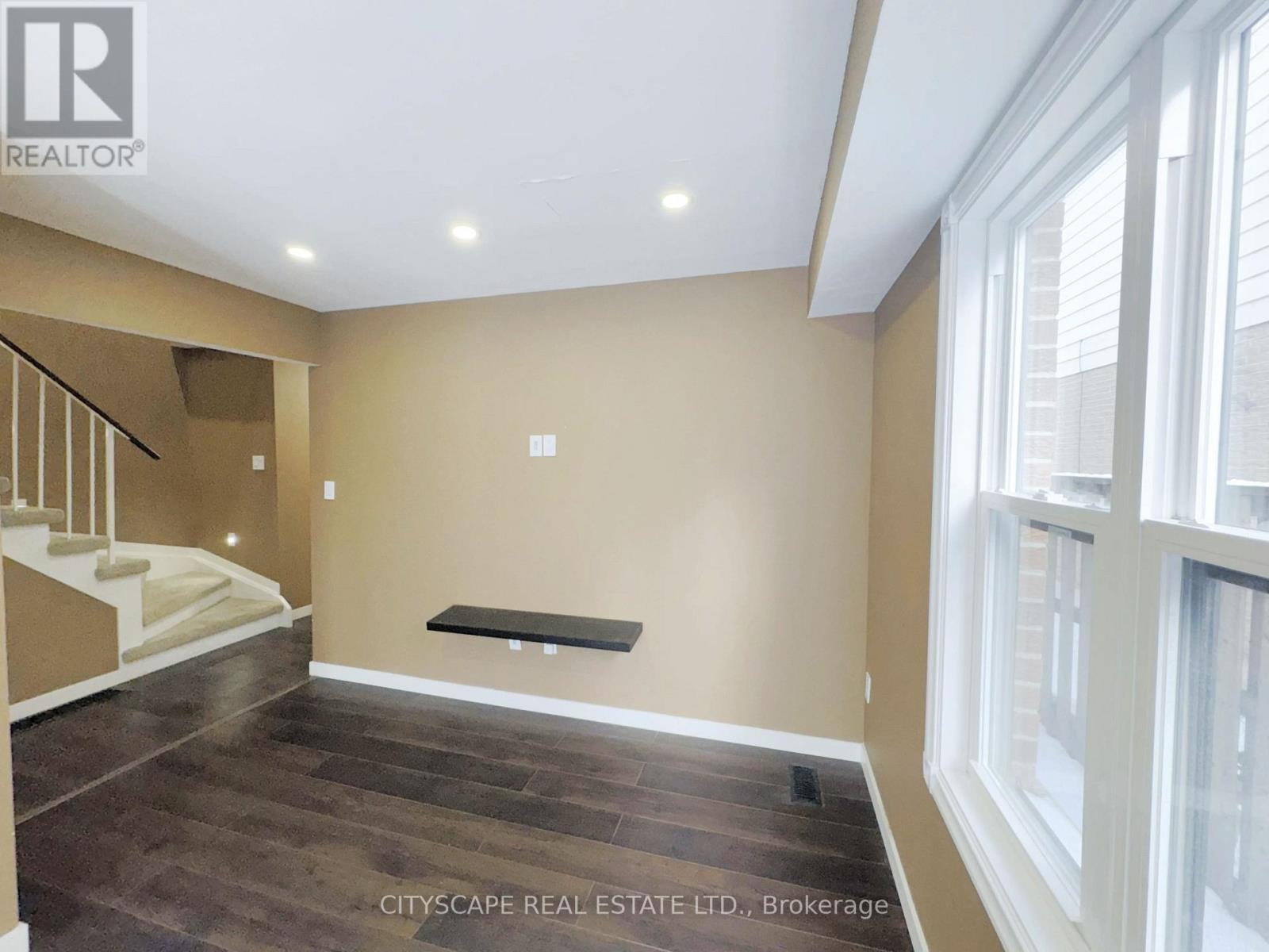 4064 Teakwood Drive, Mississauga, Ontario  L5C 3L5 - Photo 10 - W12676446