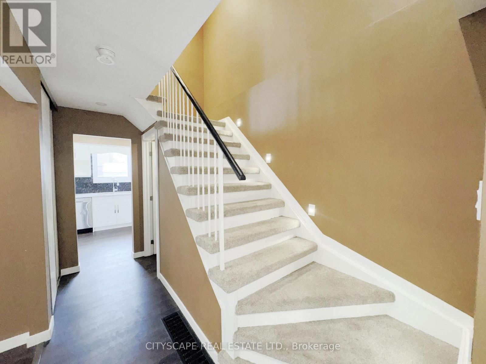 4064 Teakwood Drive, Mississauga, Ontario  L5C 3L5 - Photo 16 - W12676446