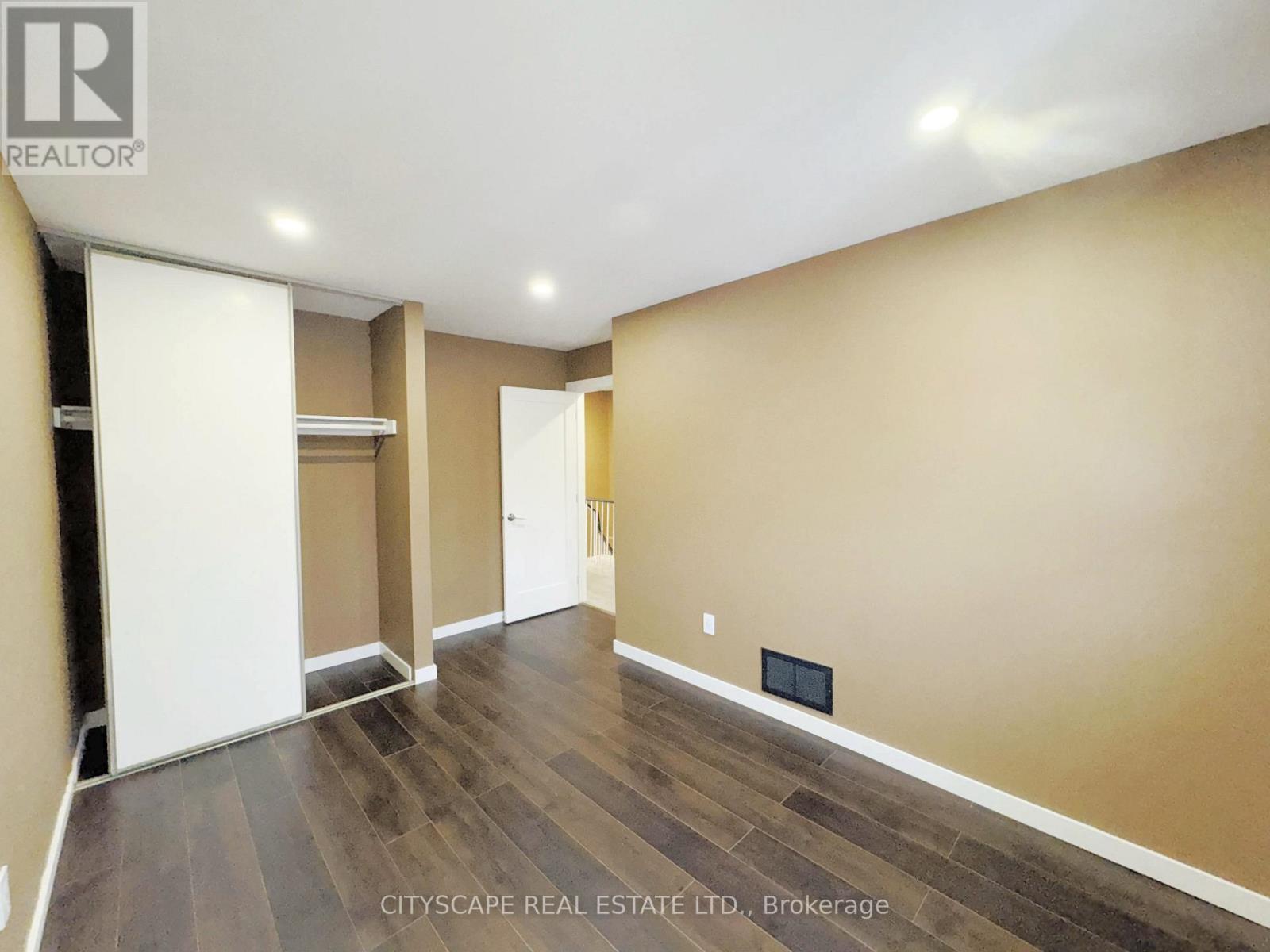 4064 Teakwood Drive, Mississauga, Ontario  L5C 3L5 - Photo 23 - W12676446