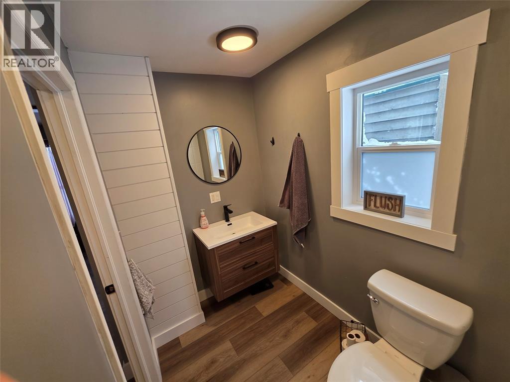 2565 Elizabeth Street, Oil Springs, Ontario  N0N 1P0 - Photo 18 - 25031658